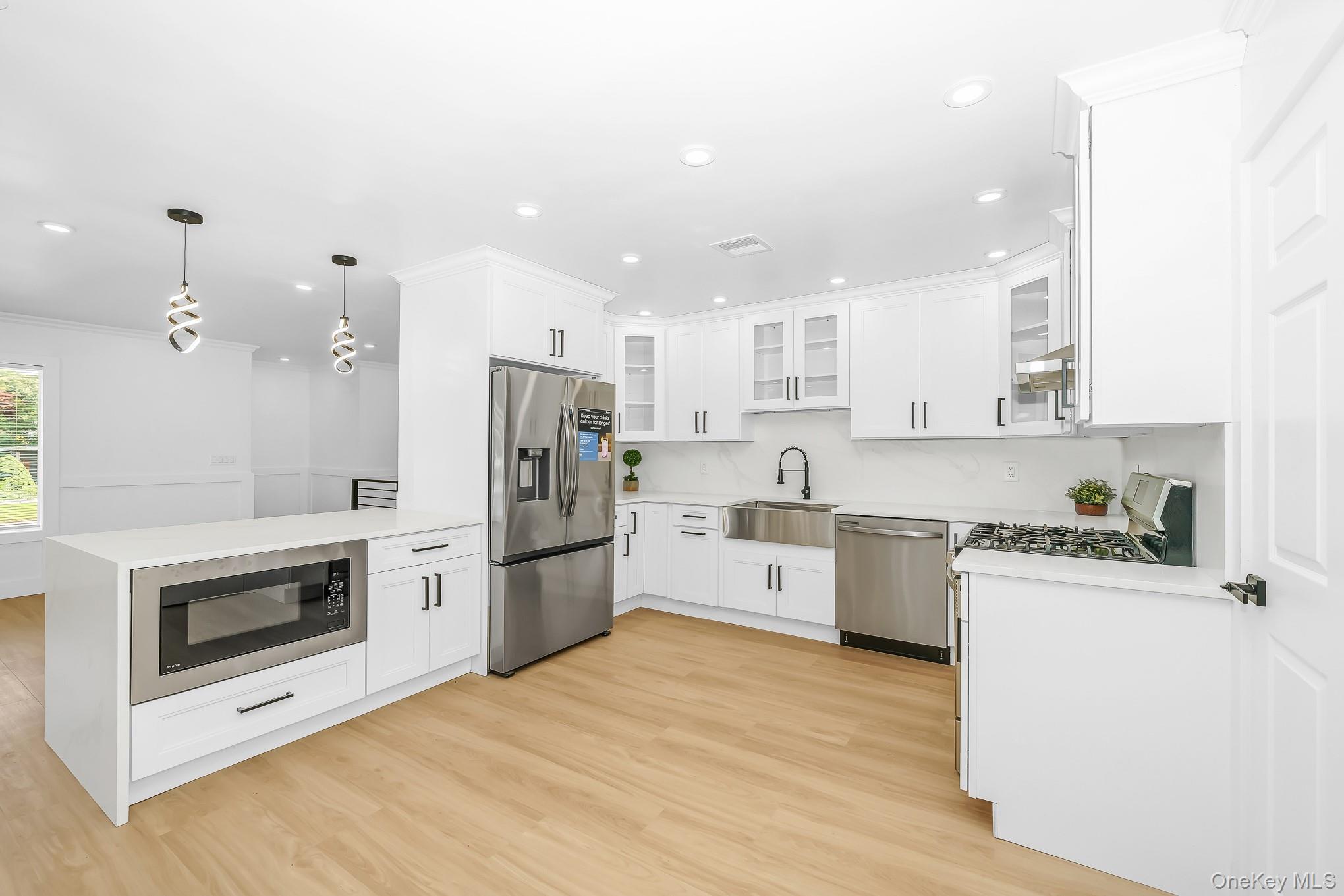 Single Family Joan Avenue  Suffolk County, NY 11720, MLS-1033138-16