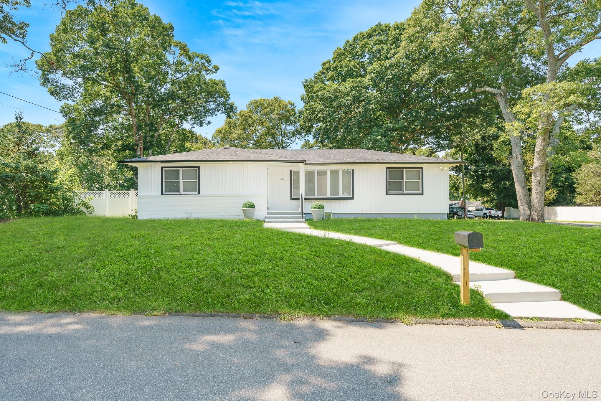 Single Family Joan Avenue  Suffolk County, NY 11720, MLS-1033138-3