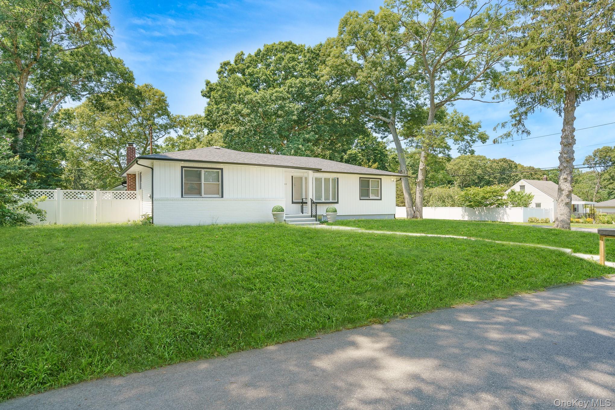 Single Family Joan Avenue  Suffolk County, NY 11720, MLS-1033138-4