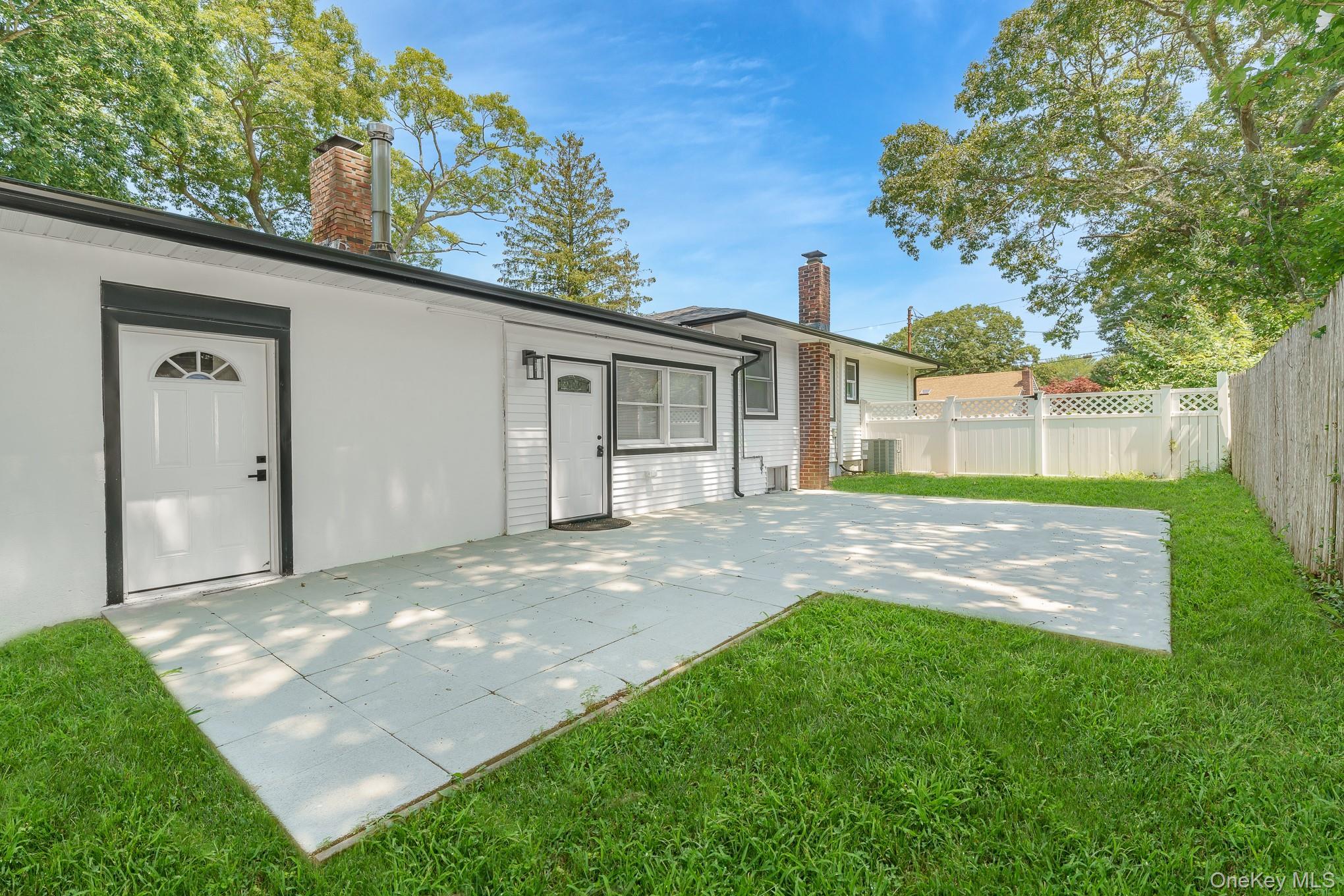 Single Family Joan Avenue  Suffolk County, NY 11720, MLS-1033138-42