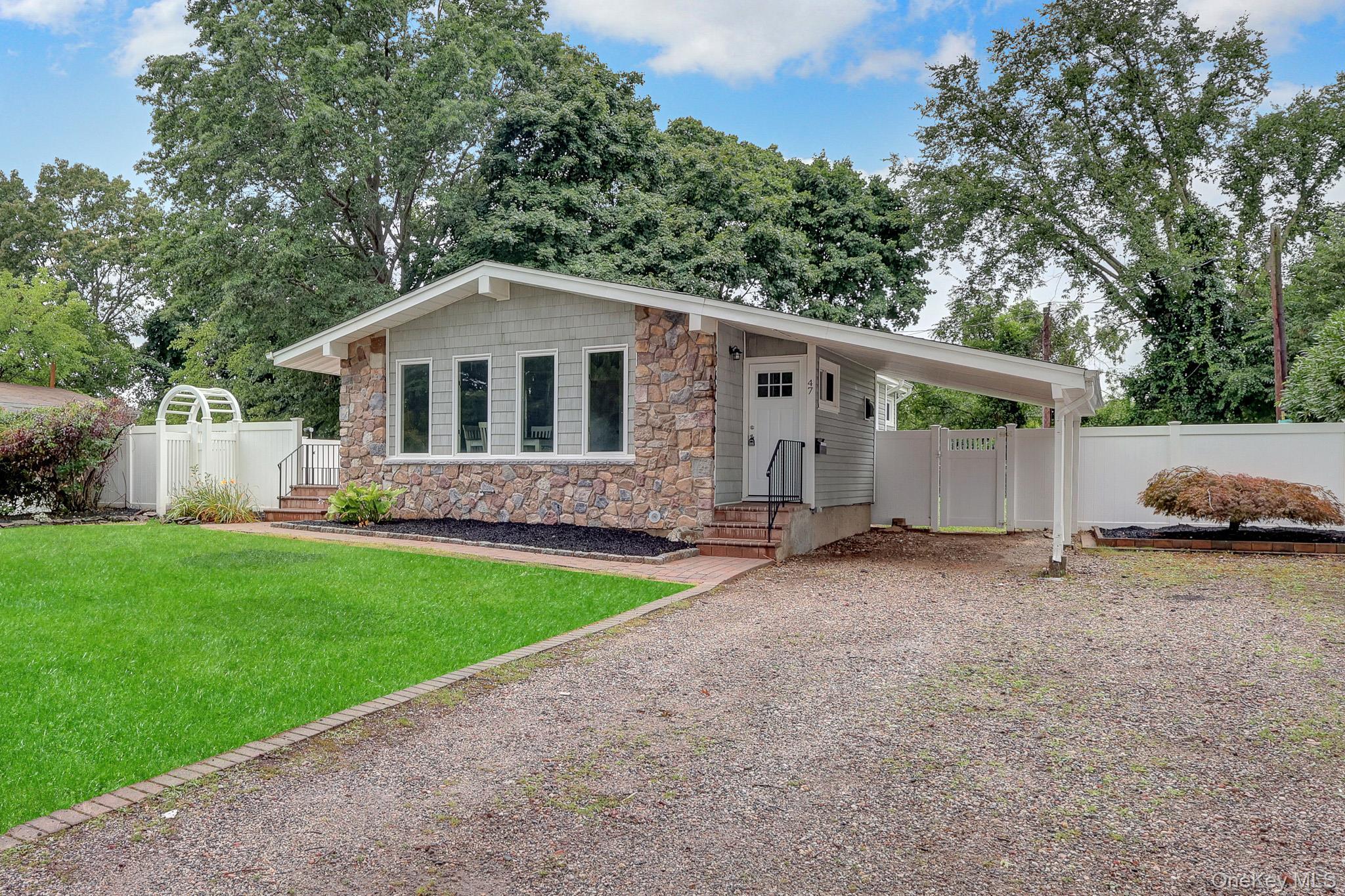 Single Family Hayrick Lane  Suffolk County, NY 11725, MLS-1033244-3