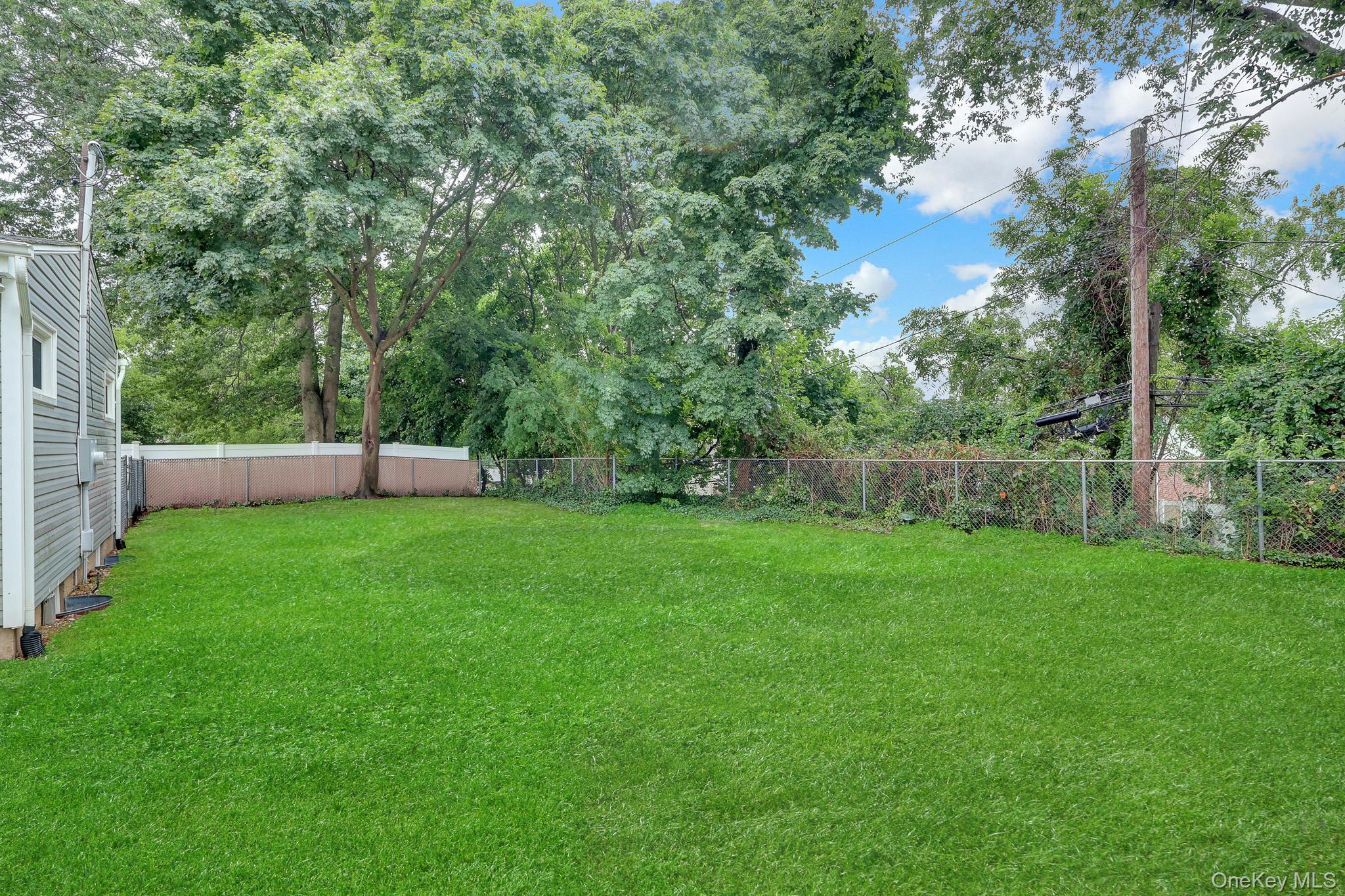 Single Family Hayrick Lane  Suffolk County, NY 11725, MLS-1033244-30
