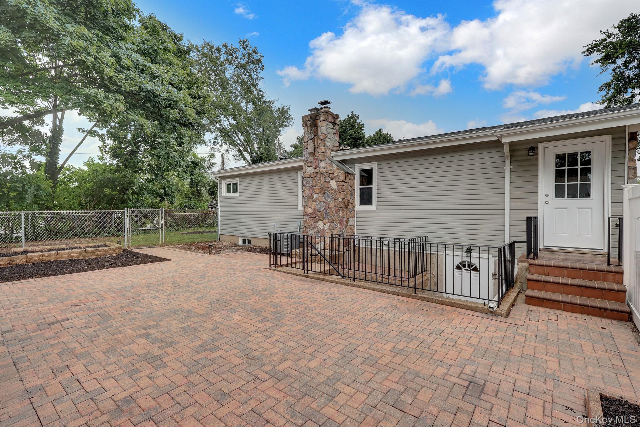 Single Family Hayrick Lane  Suffolk County, NY 11725, MLS-1033244-33