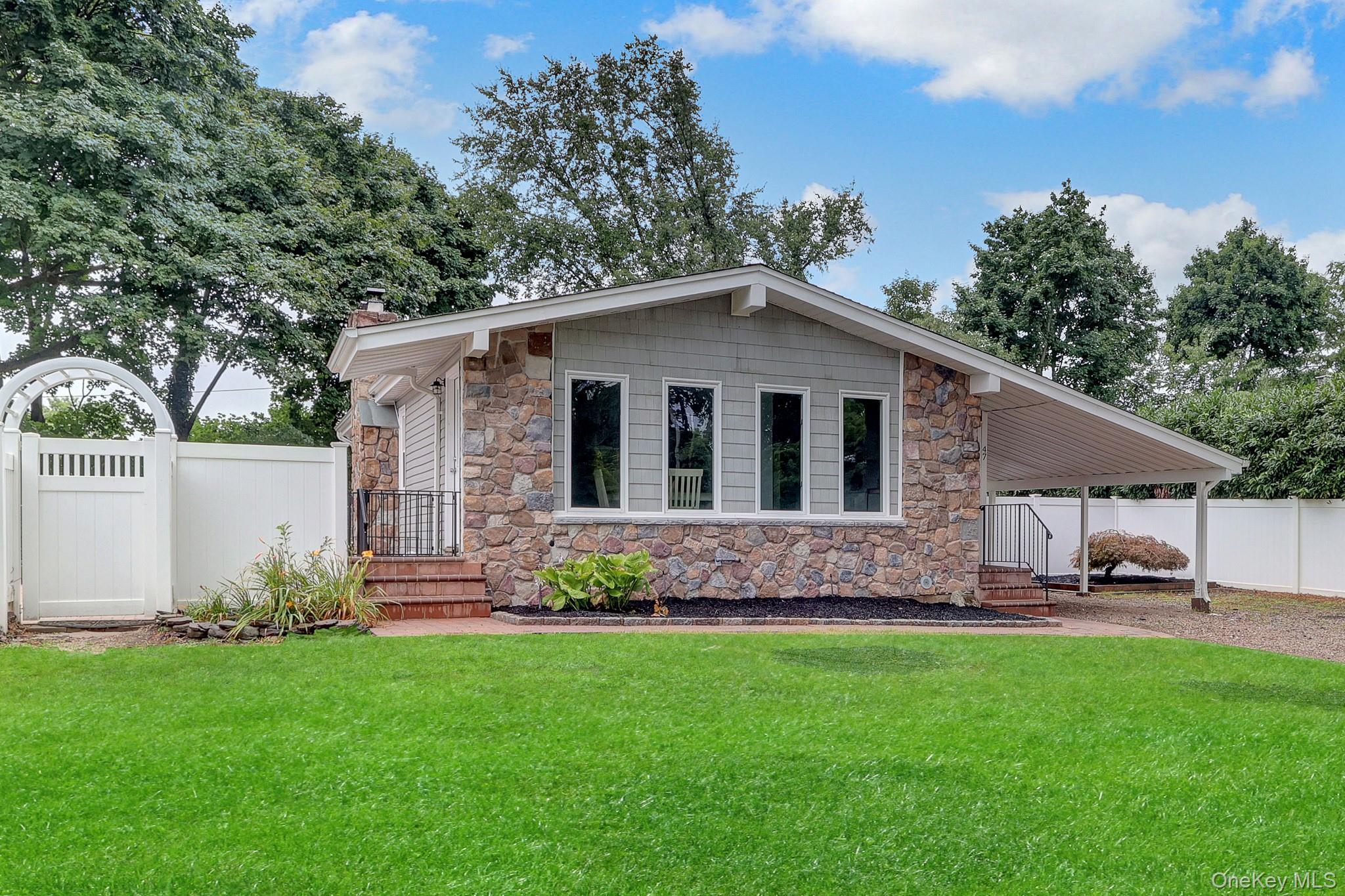 Single Family Hayrick Lane  Suffolk County, NY 11725, MLS-1033244-4