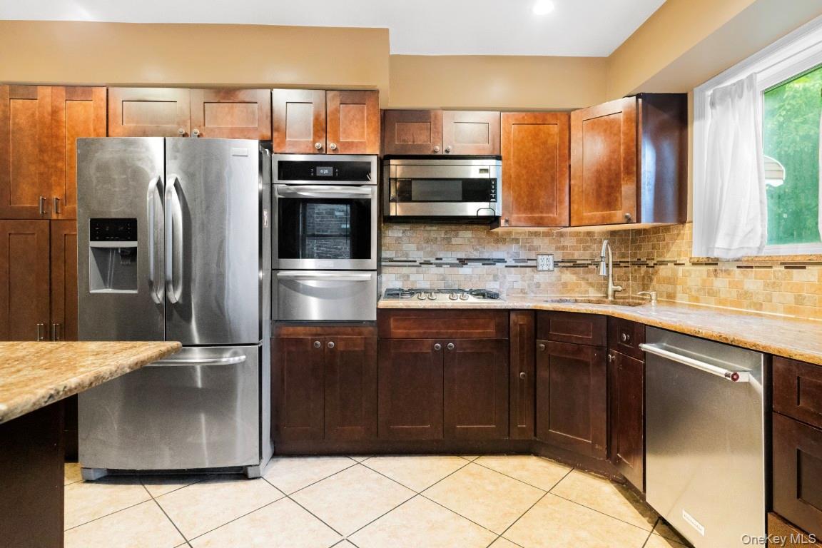 Single Family E 230th Street Bronx, NY 10466, MLS-1033263-10