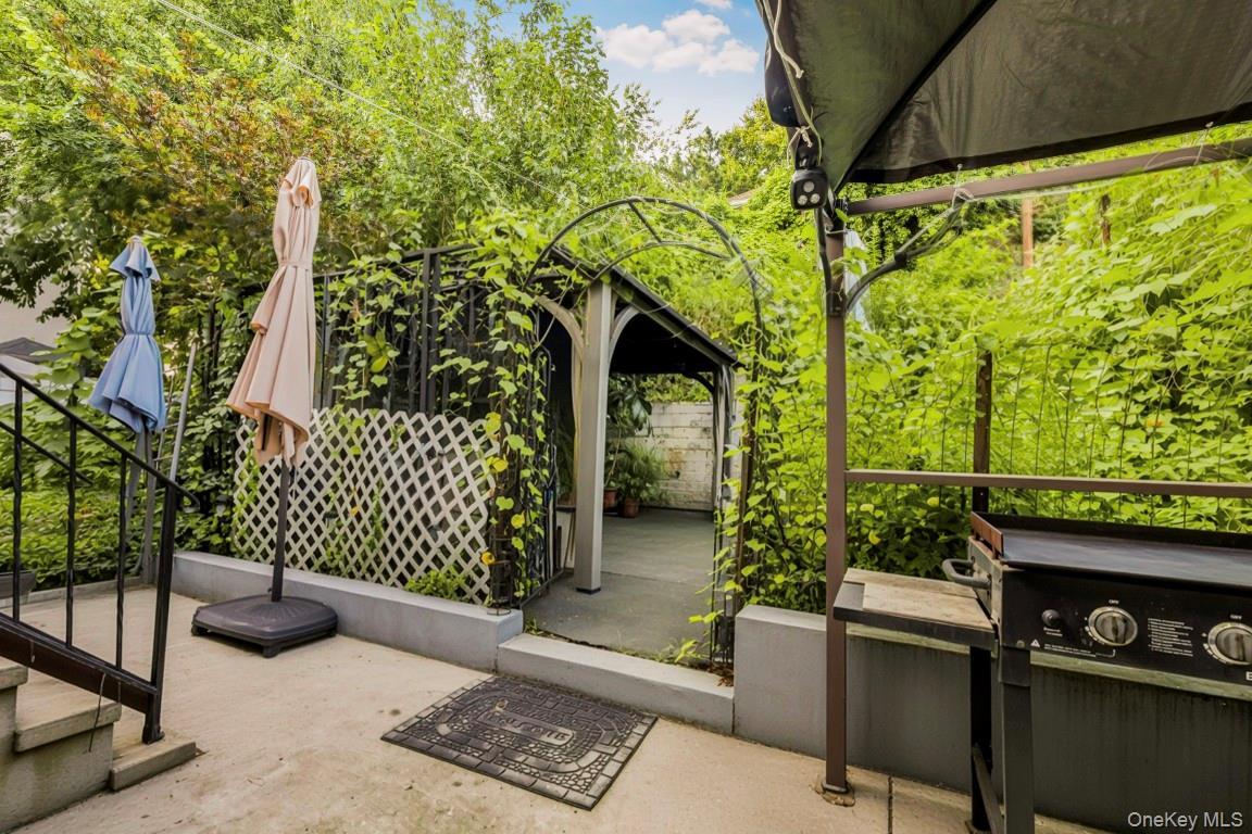 Single Family E 230th Street Bronx, NY 10466, MLS-1033263-20