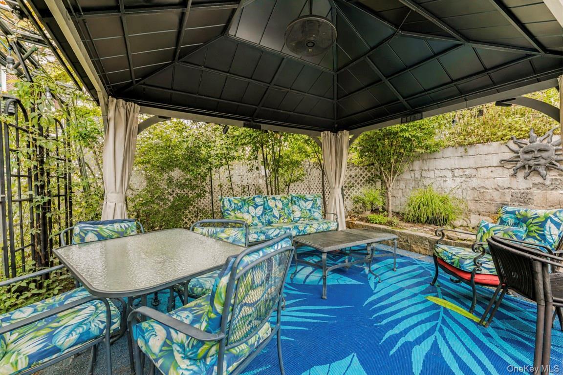 Single Family E 230th Street Bronx, NY 10466, MLS-1033263-22