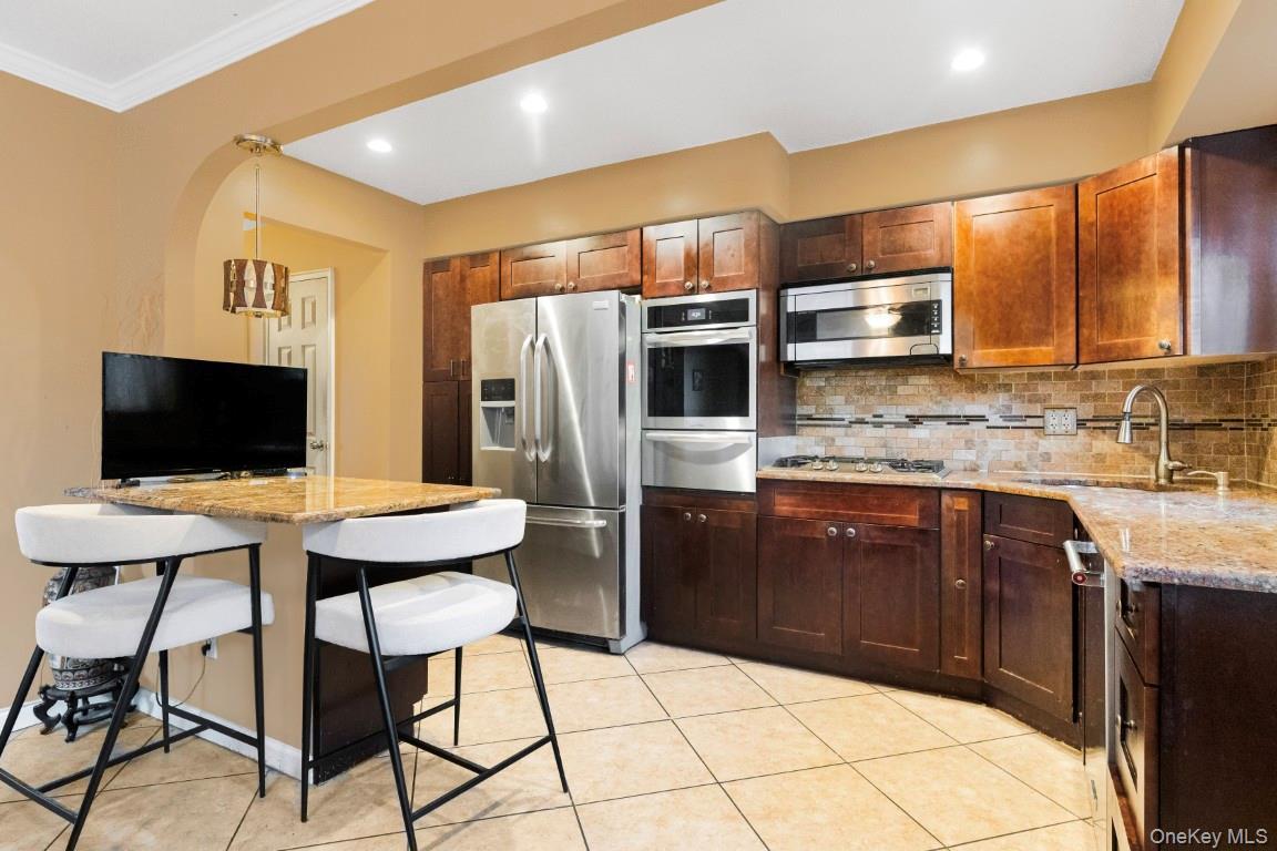 Single Family E 230th Street Bronx, NY 10466, MLS-1033263-8