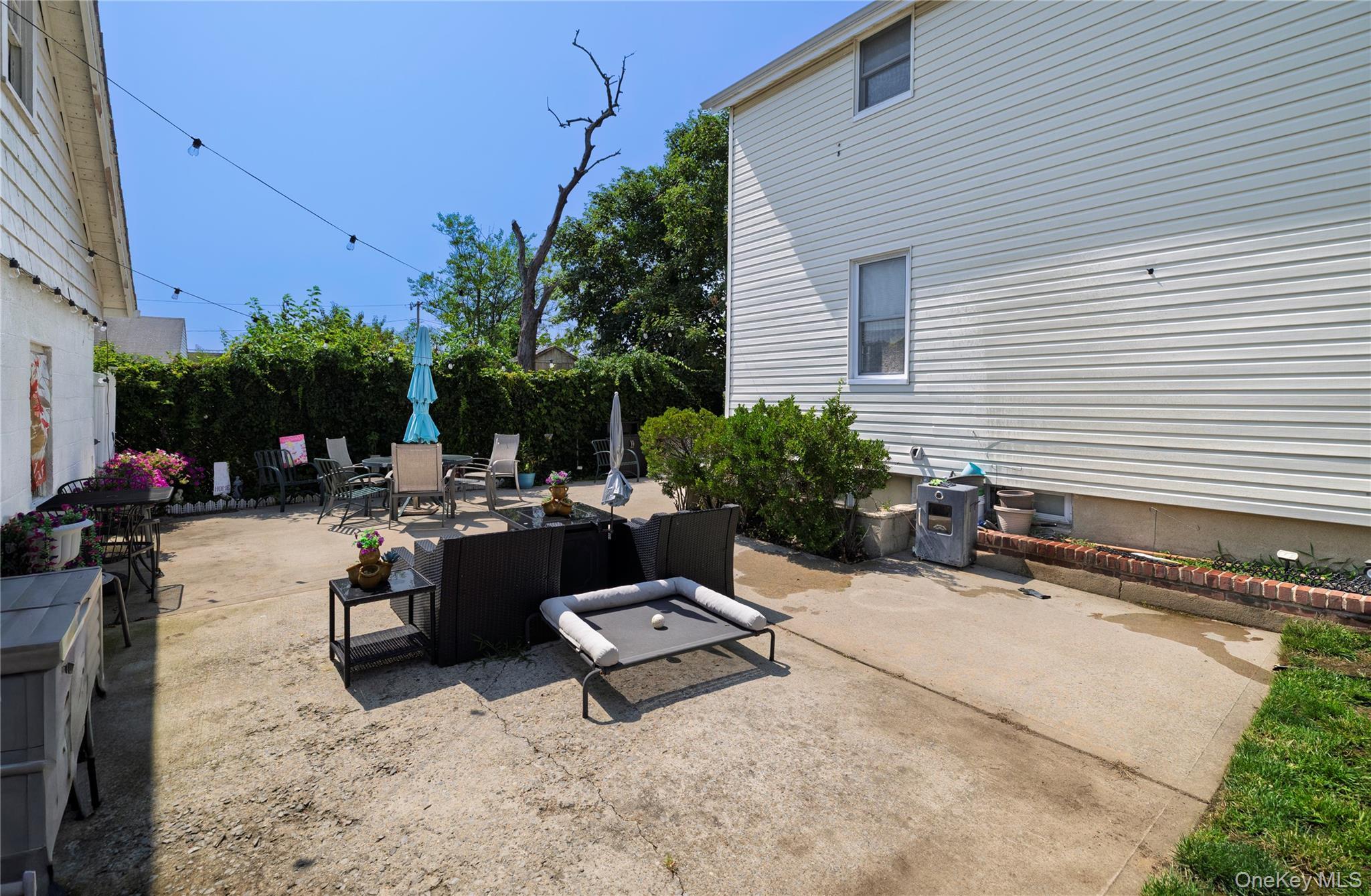 Single Family S 6th Street  Suffolk County, NY 11757, MLS-1033268-17