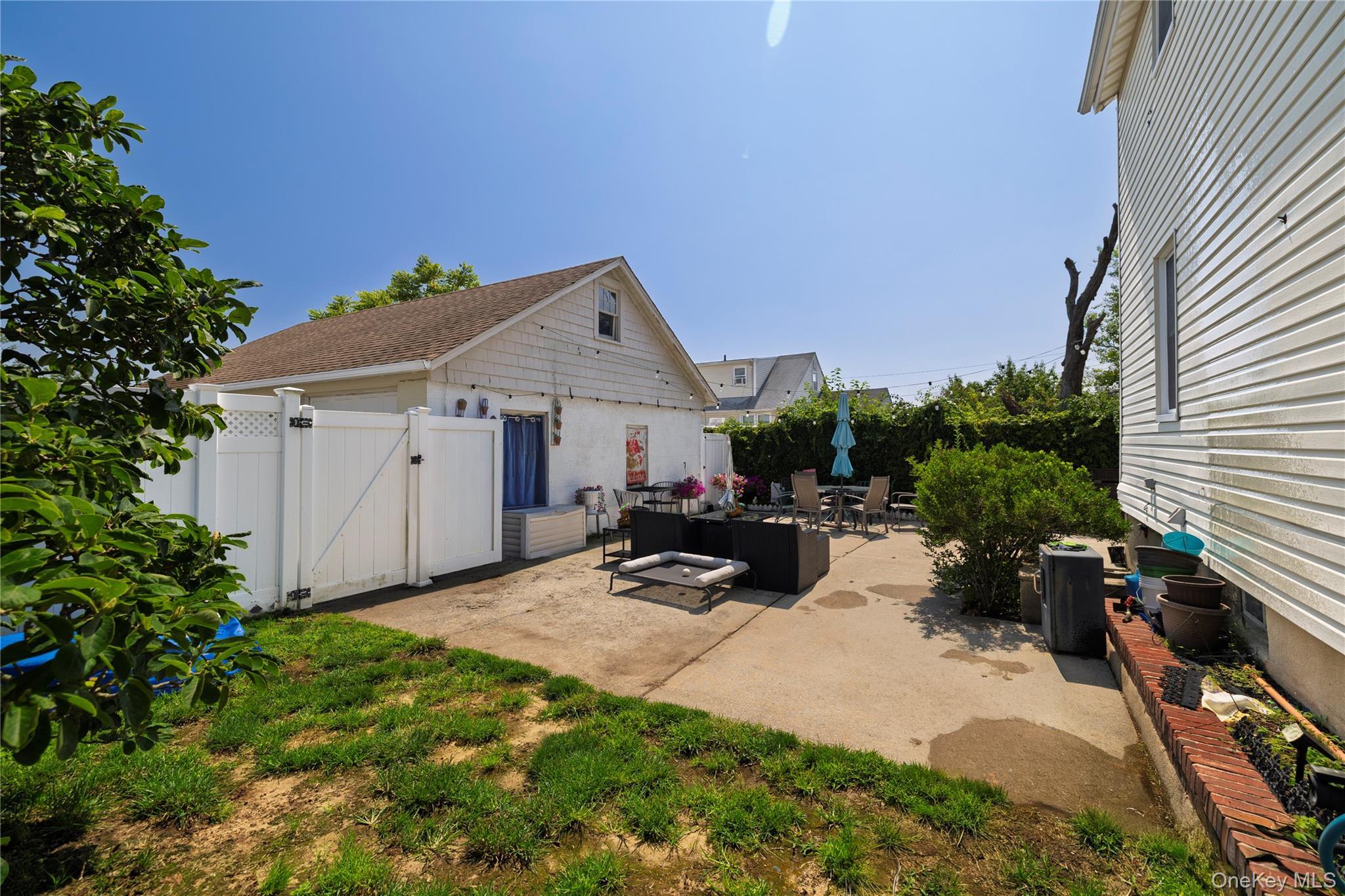 Single Family S 6th Street  Suffolk County, NY 11757, MLS-1033268-18