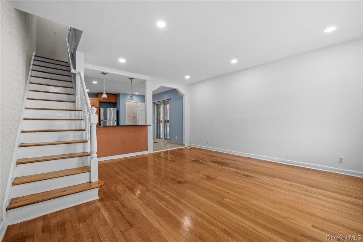 Single Family Kingsland Avenue Bronx, NY 10469, MLS-1033312-10