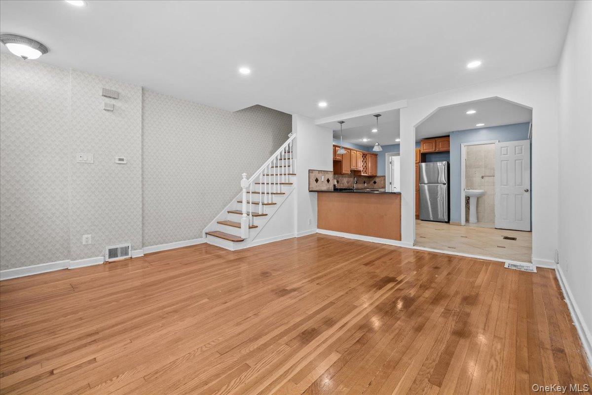 Single Family Kingsland Avenue Bronx, NY 10469, MLS-1033312-11