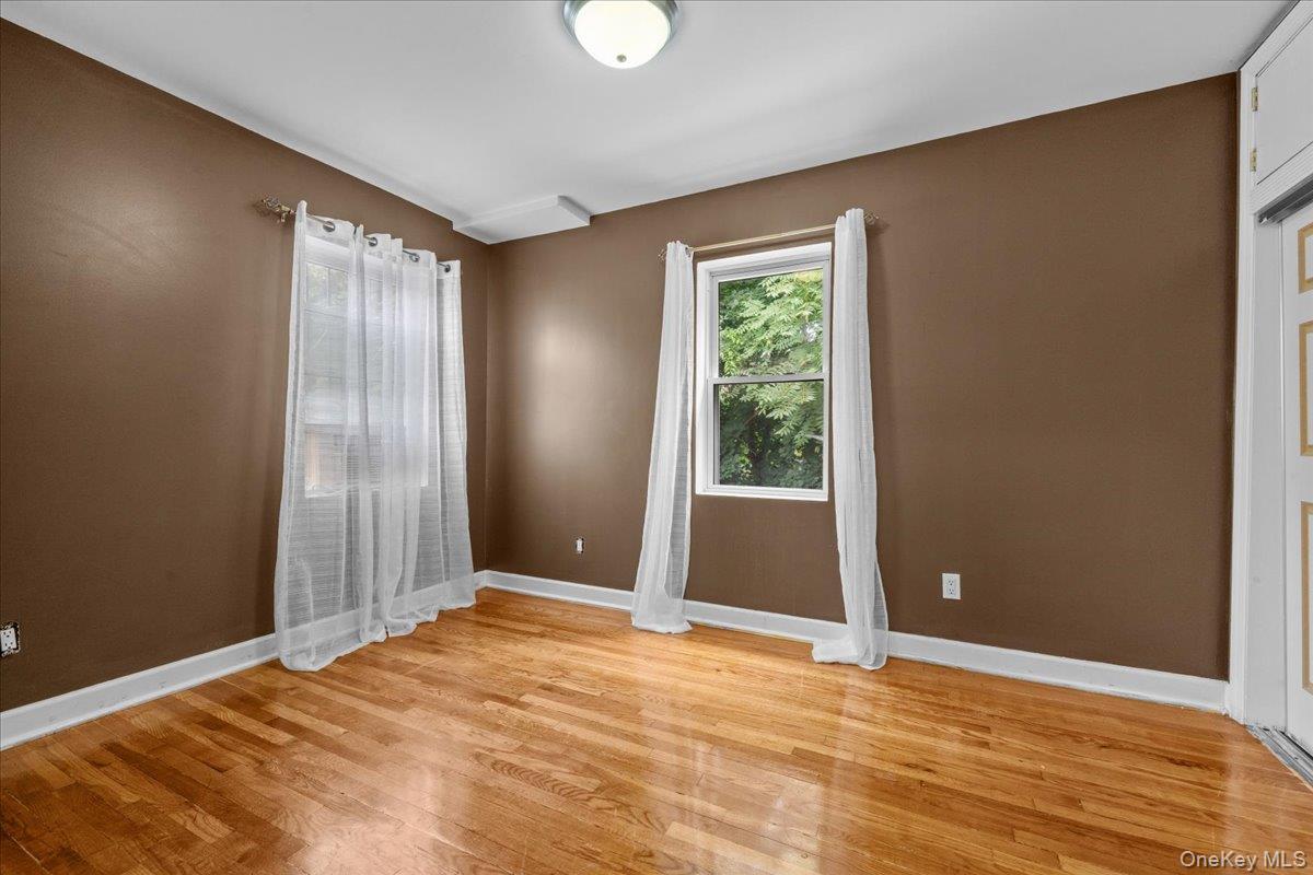 Single Family Kingsland Avenue Bronx, NY 10469, MLS-1033312-15