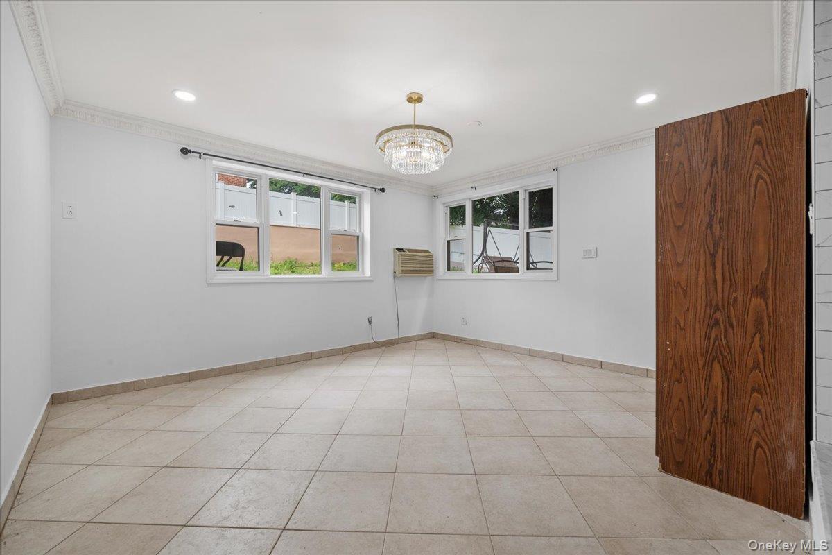 Single Family Kingsland Avenue Bronx, NY 10469, MLS-1033312-17