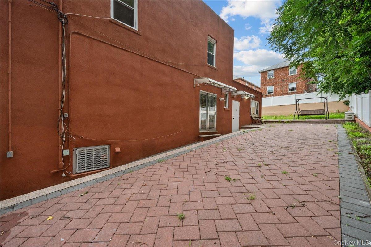 Single Family Kingsland Avenue Bronx, NY 10469, MLS-1033312-20