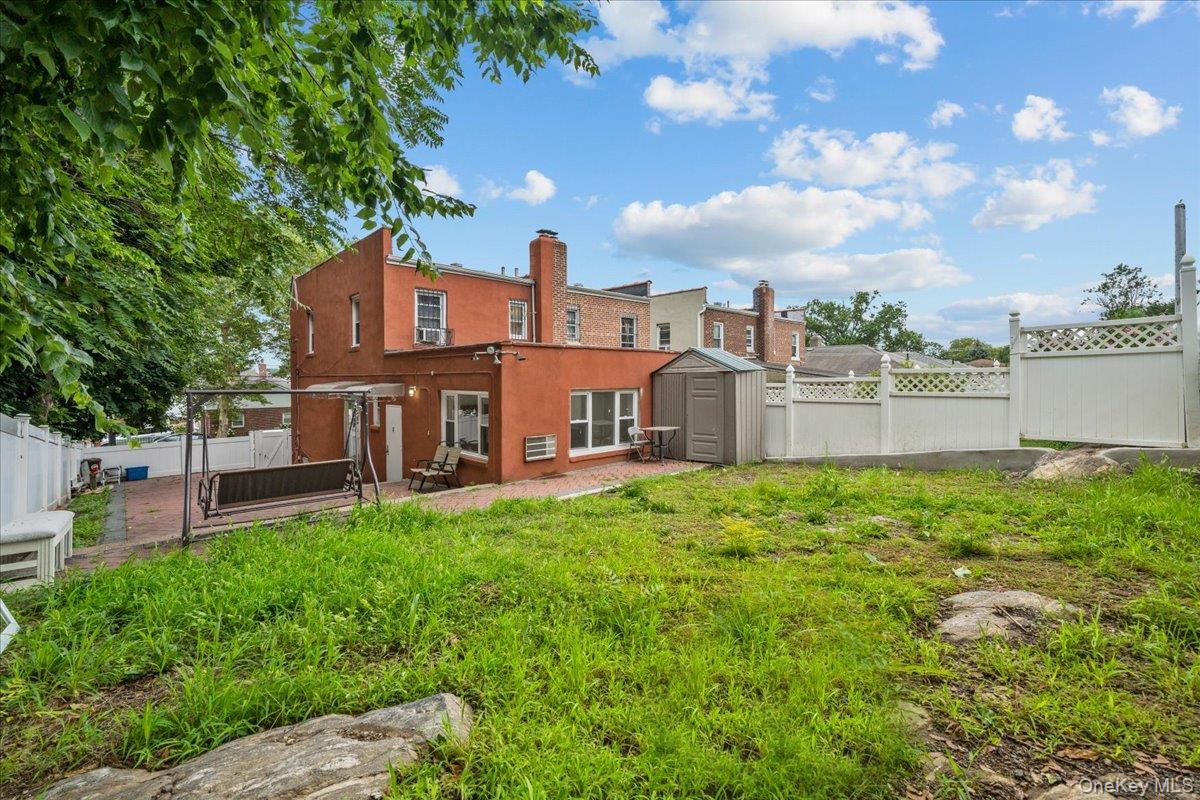 Single Family Kingsland Avenue Bronx, NY 10469, MLS-1033312-23