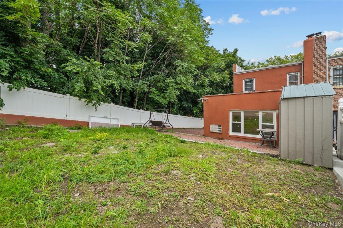 Single Family Kingsland Avenue Bronx, NY 10469, MLS-1033312-24