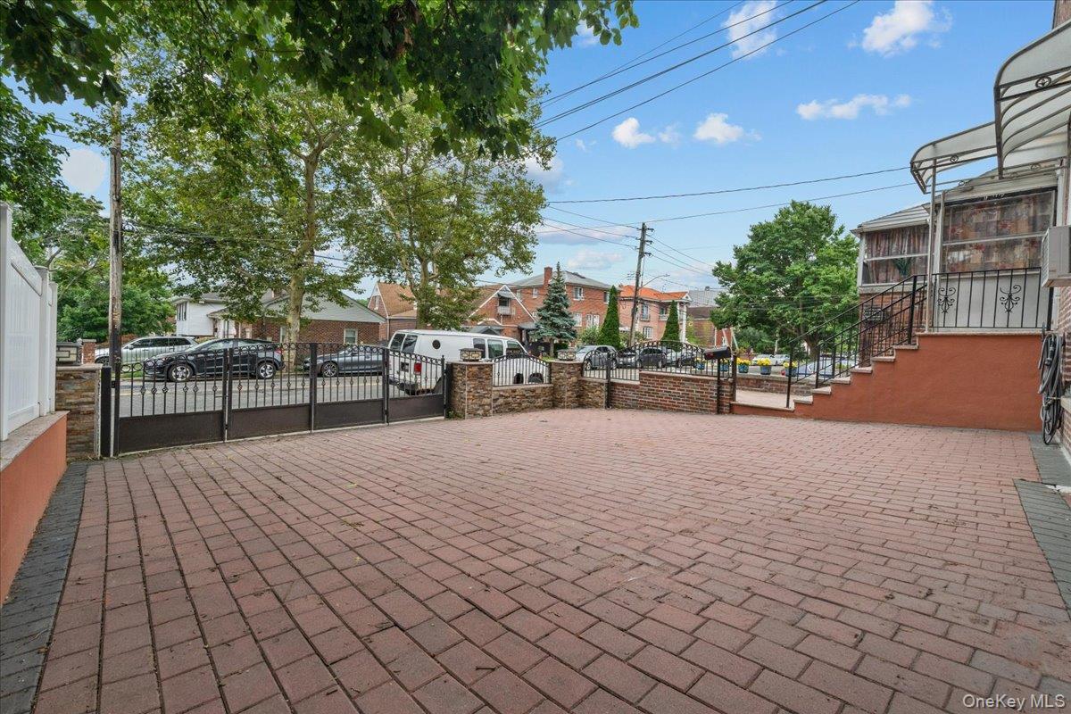 Single Family Kingsland Avenue Bronx, NY 10469, MLS-1033312-4