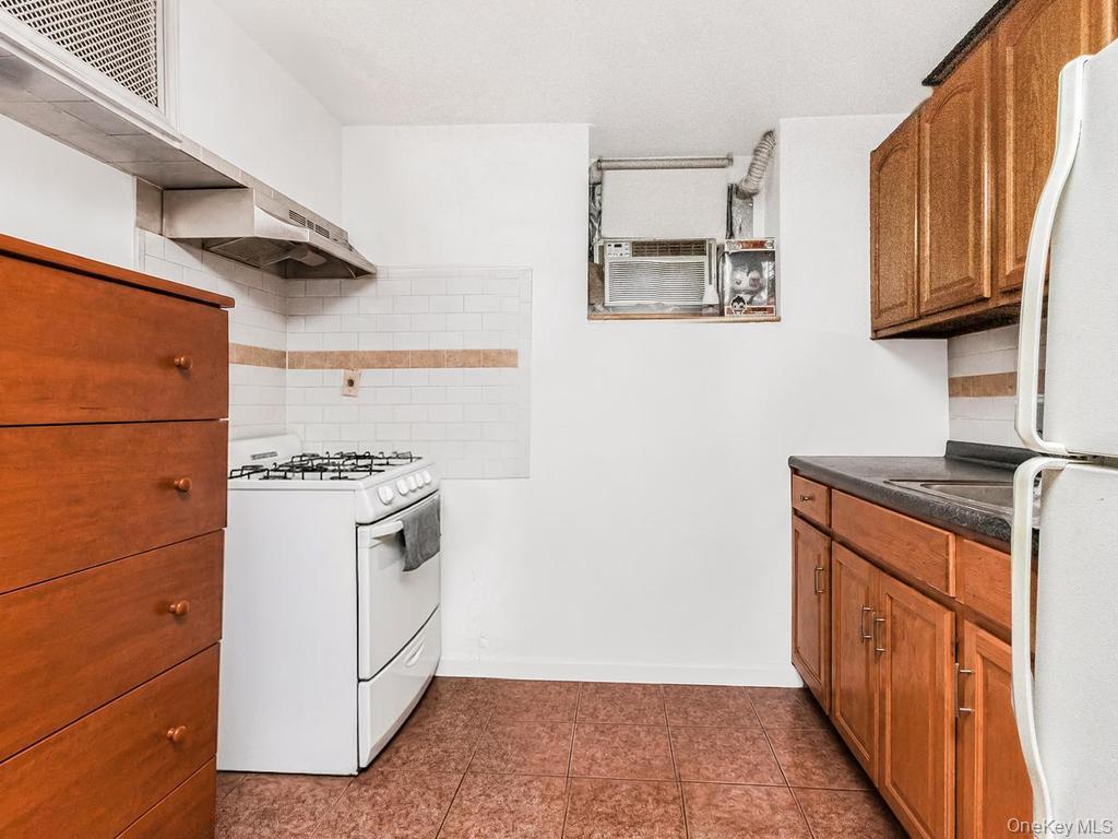Single Family Phelan Place Bronx, NY 10453, MLS-1033327-33
