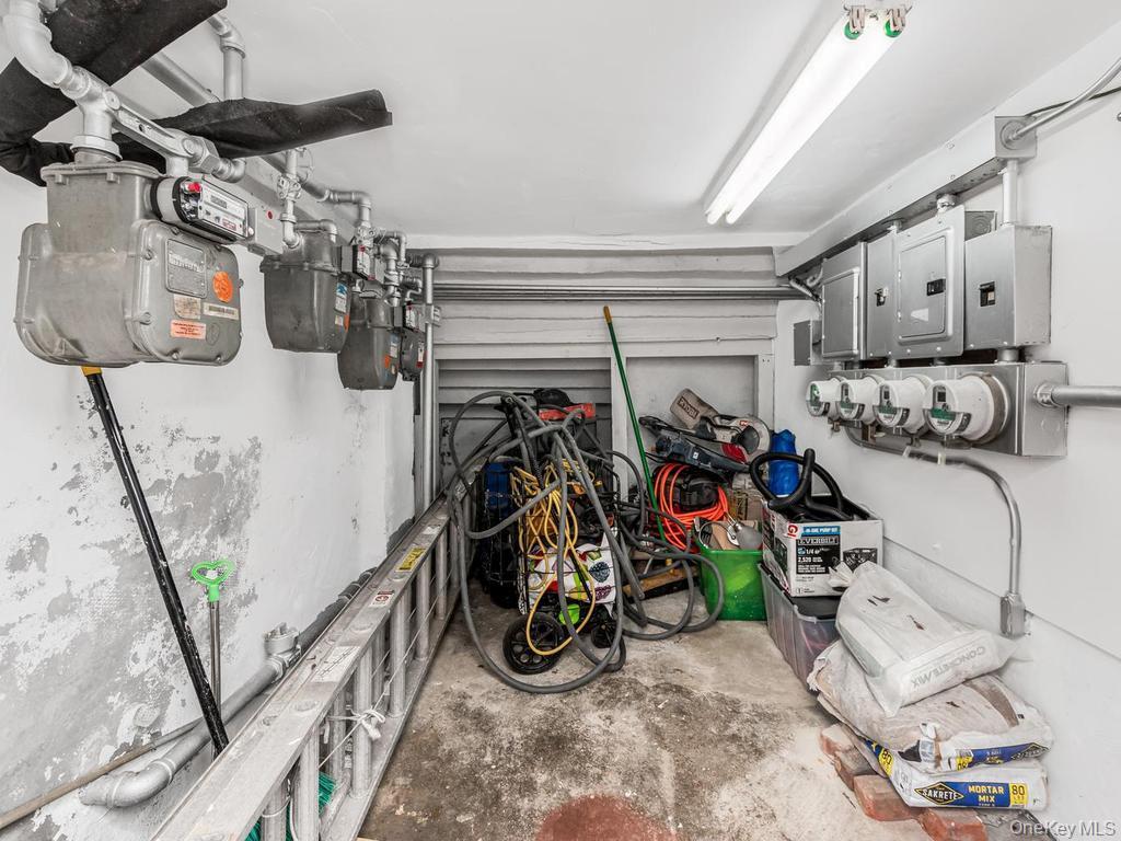 Single Family Phelan Place Bronx, NY 10453, MLS-1033327-38