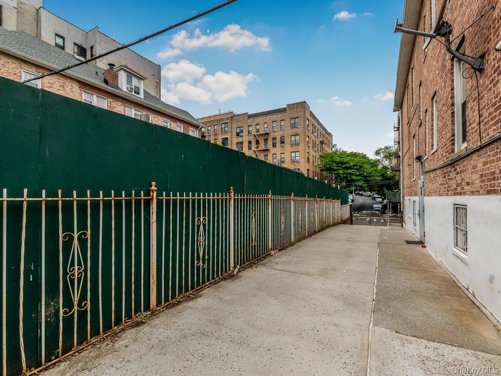 Single Family Phelan Place Bronx, NY 10453, MLS-1033327-41