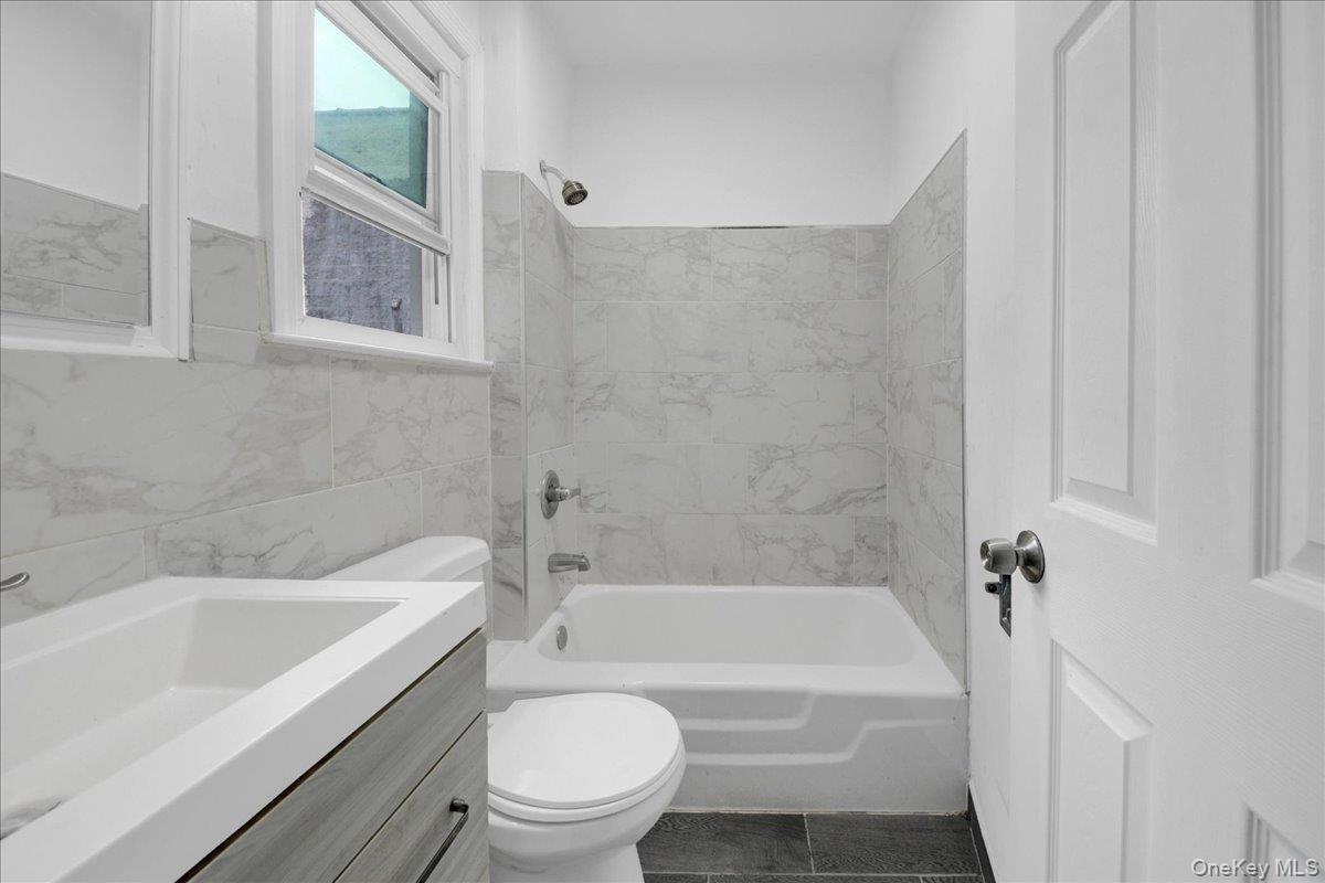 Single Family Decatur Avenue Bronx, NY 10458, MLS-1033359-5