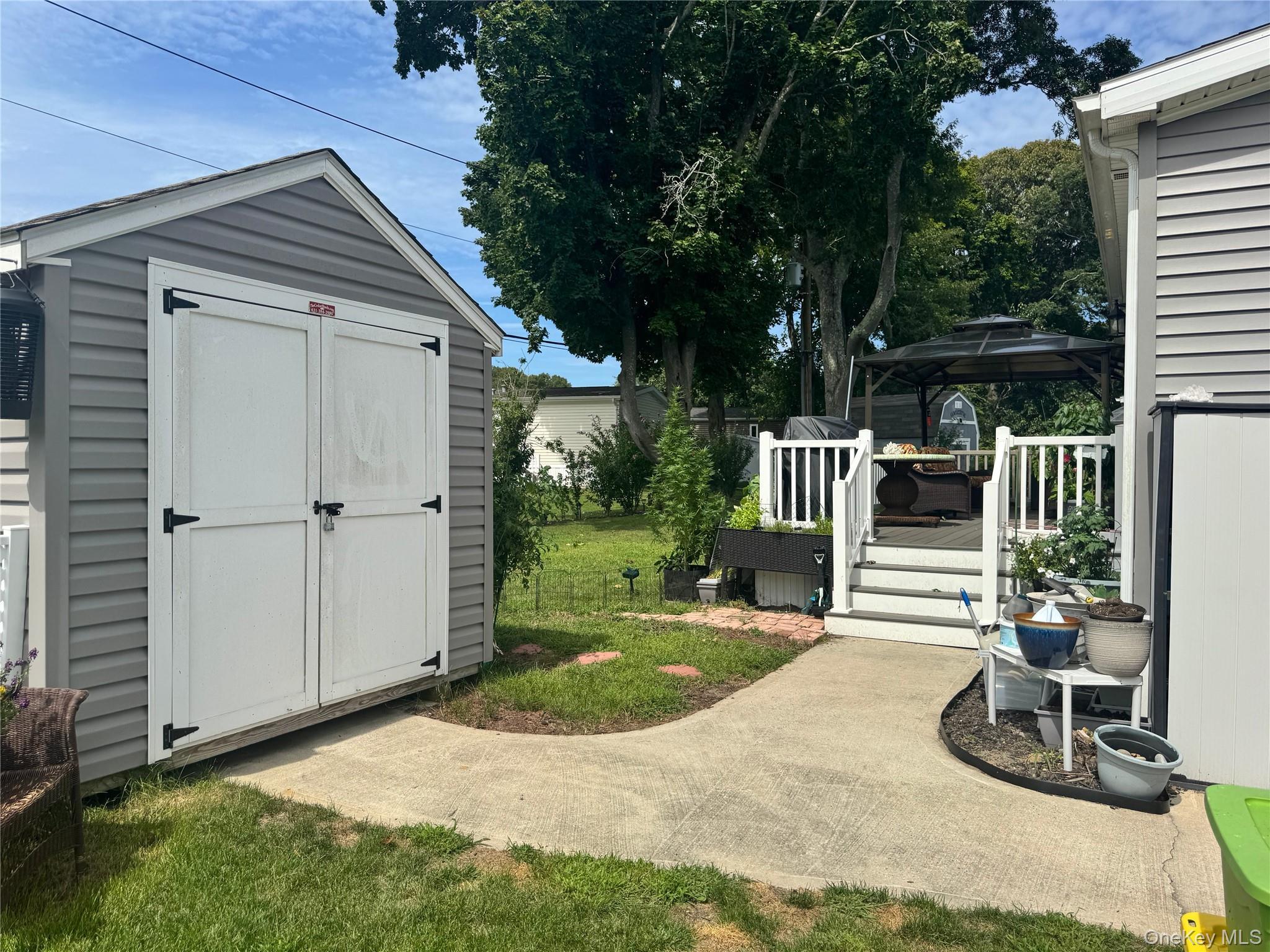 Single Family Old Country Road Suffolk County, NY 11901, MLS-1033380-16