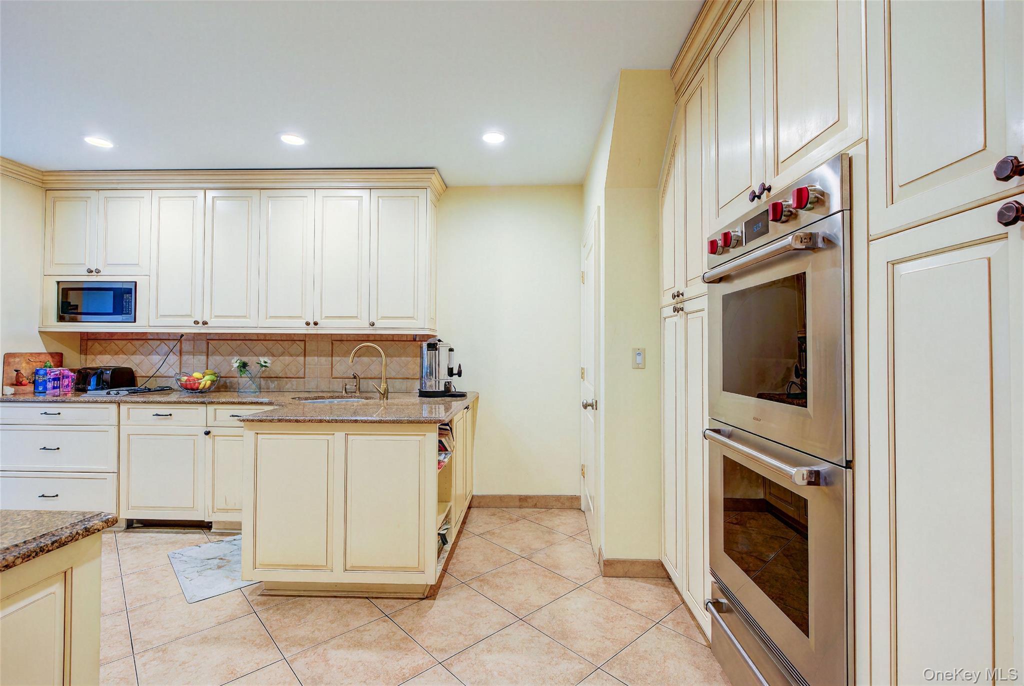 Single Family 174th Street Queens, NY 11366, MLS-1033389-11