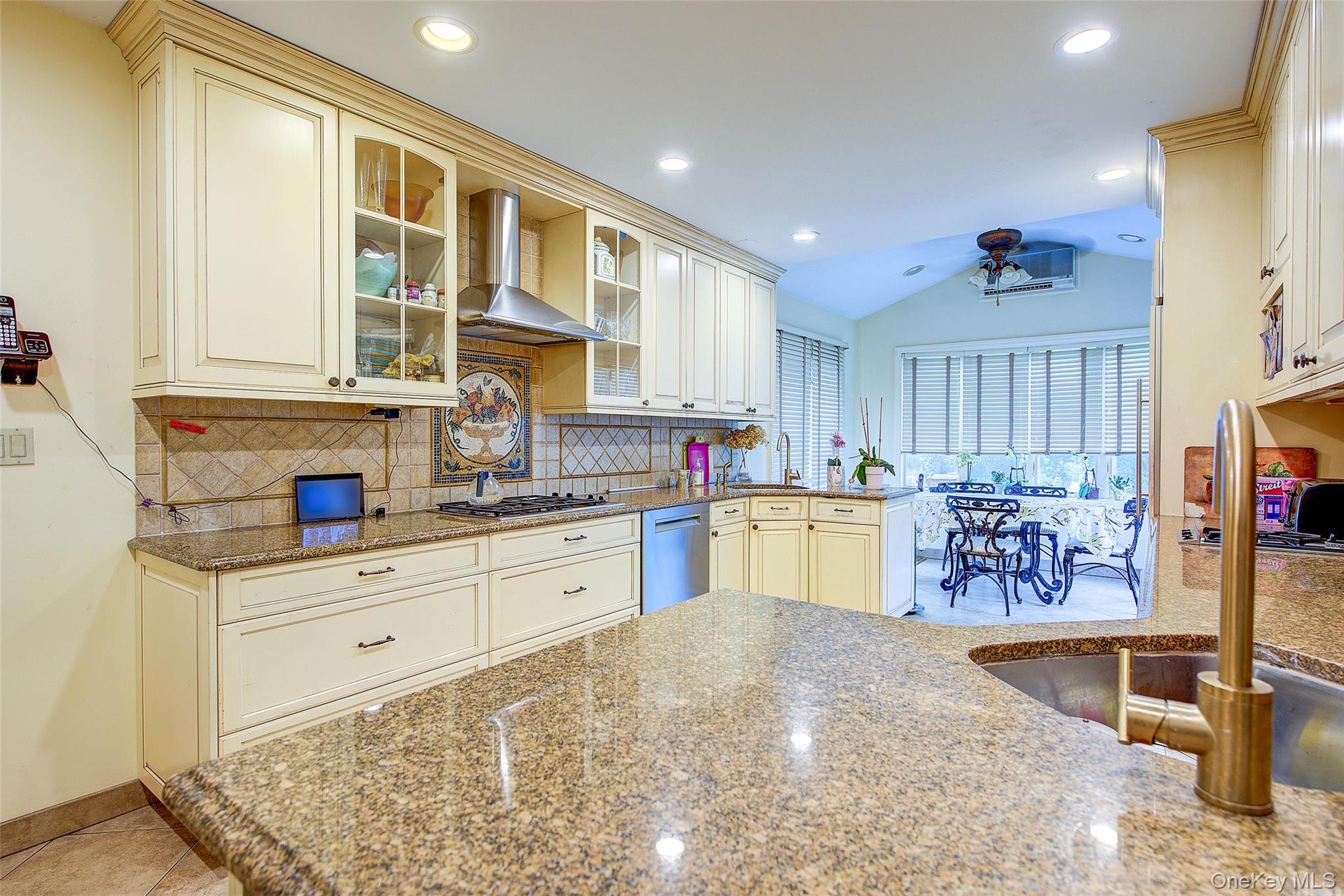 Single Family 174th Street Queens, NY 11366, MLS-1033389-14