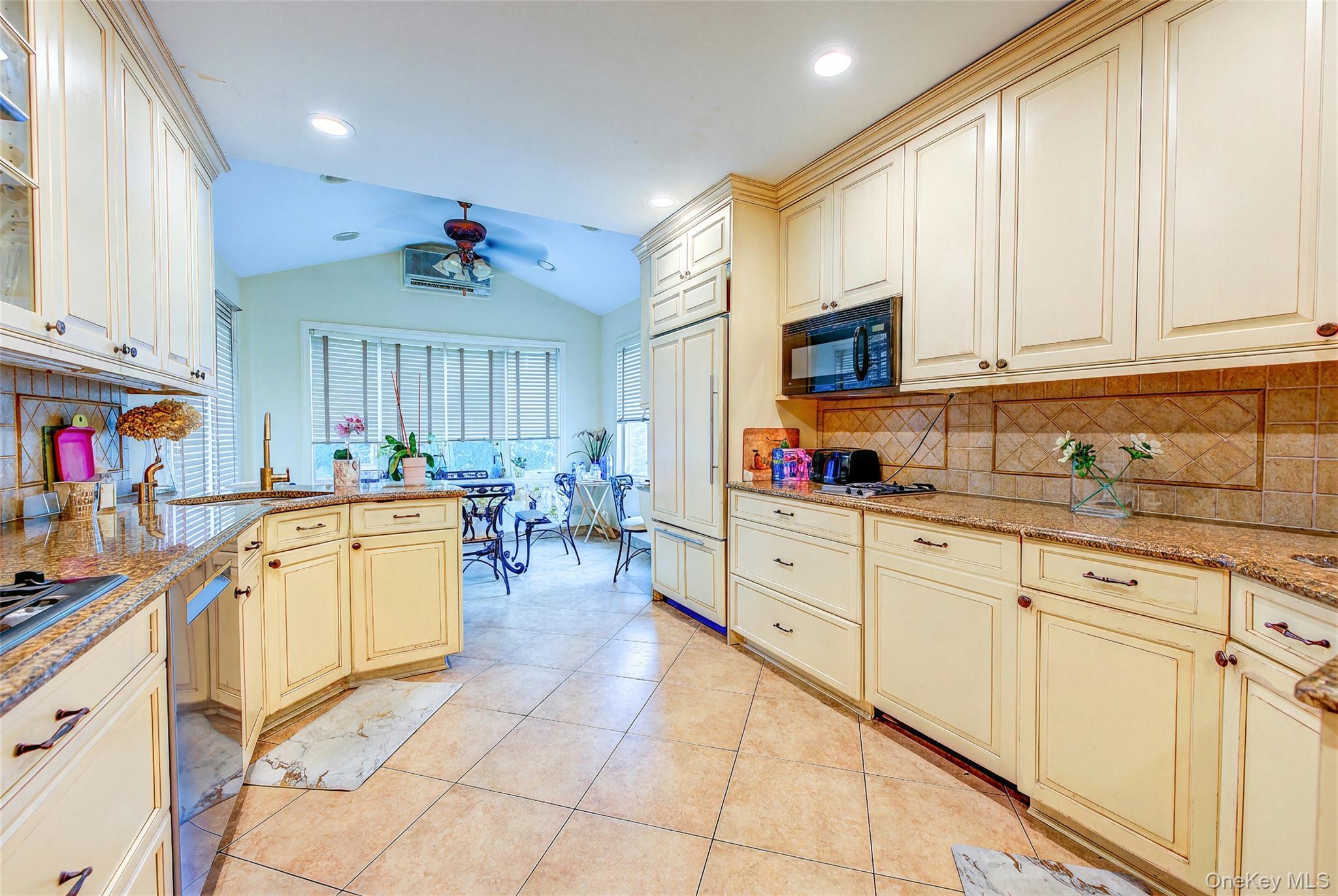 Single Family 174th Street Queens, NY 11366, MLS-1033389-16