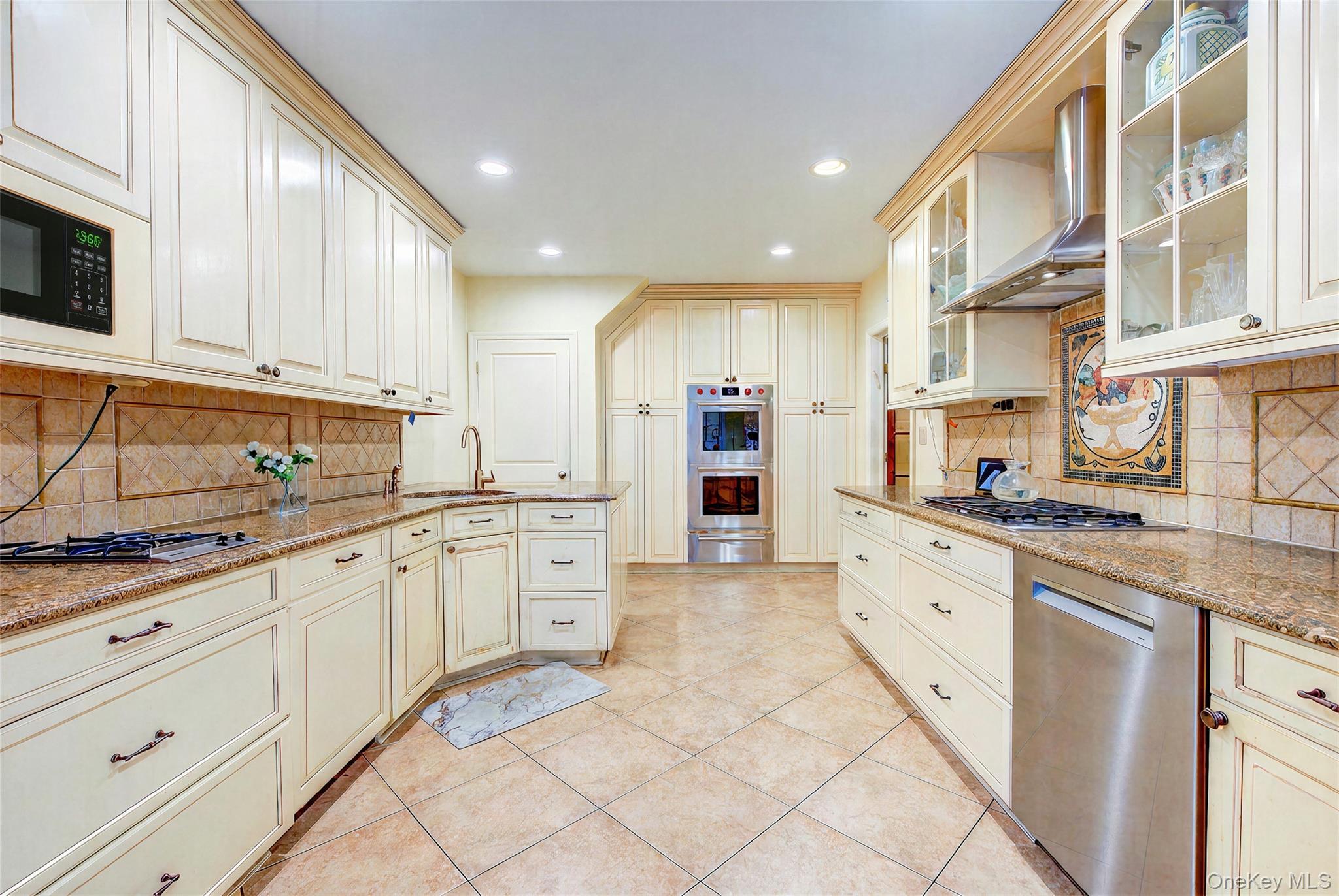 Single Family 174th Street Queens, NY 11366, MLS-1033389-17