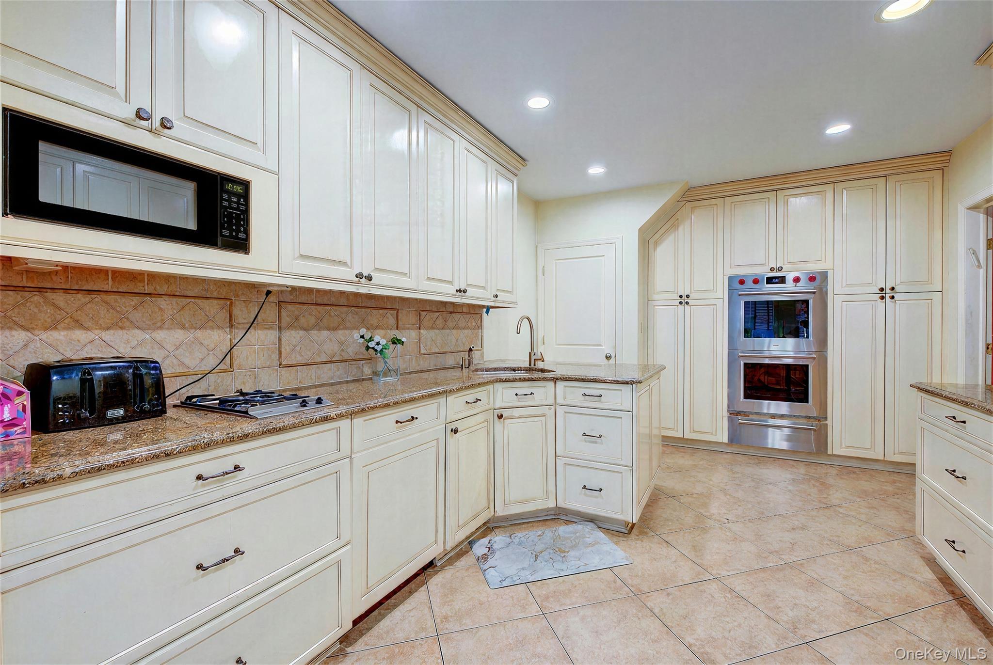Single Family 174th Street Queens, NY 11366, MLS-1033389-19