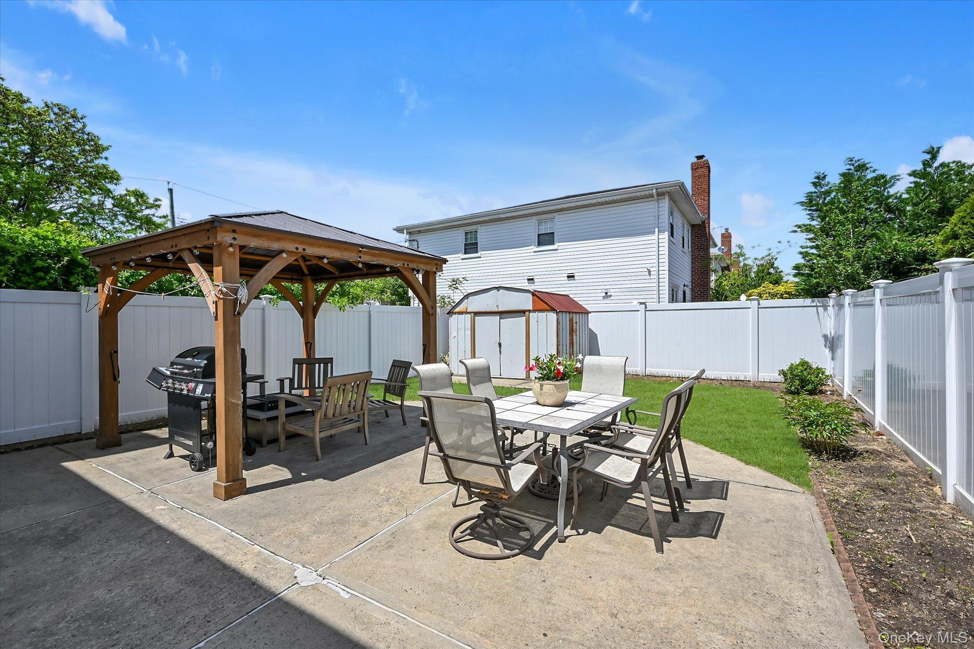 Single Family 147th Avenue  Queens, NY 11422, MLS-1033401-17