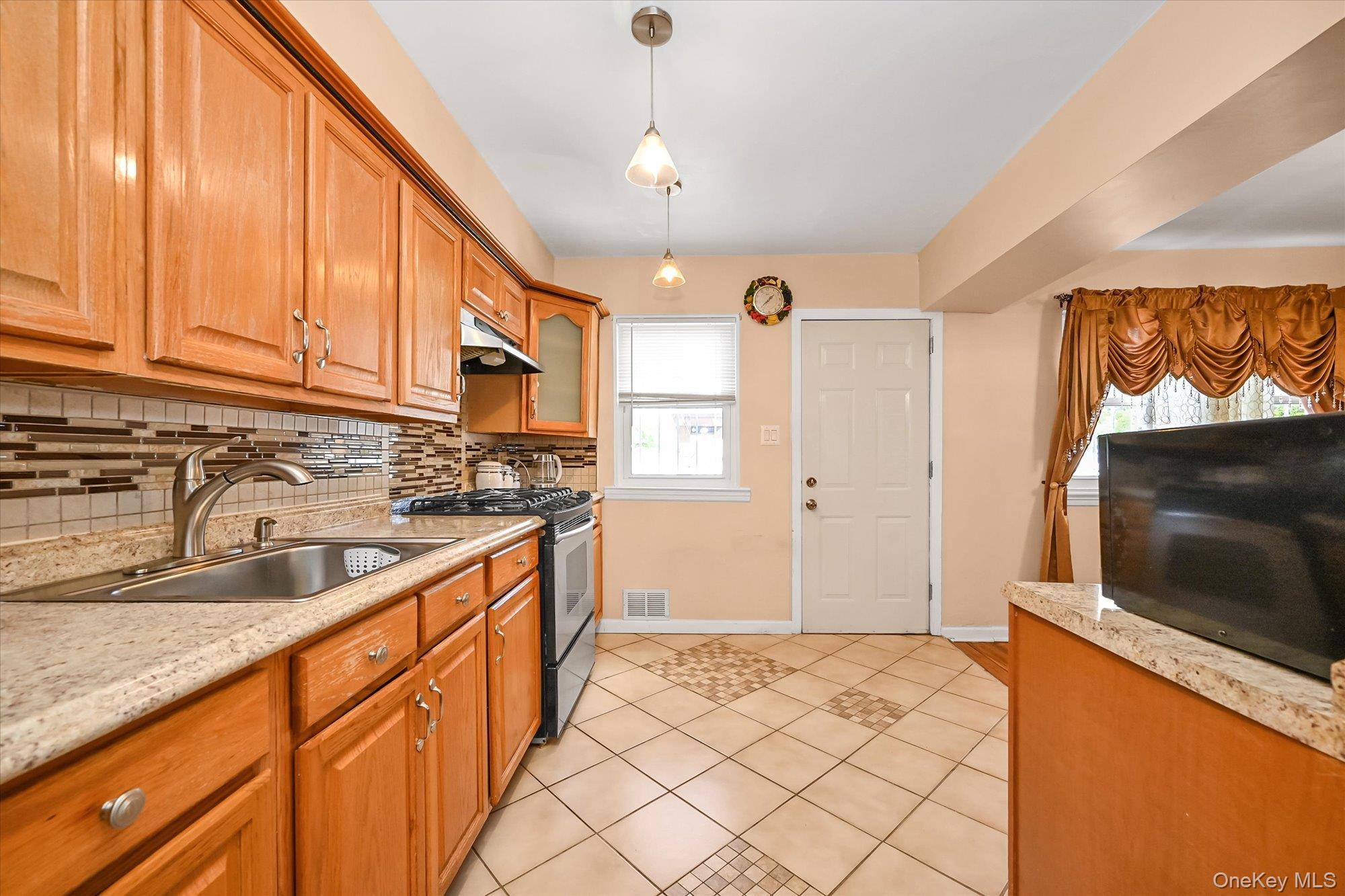 Single Family 147th Avenue  Queens, NY 11422, MLS-1033401-8