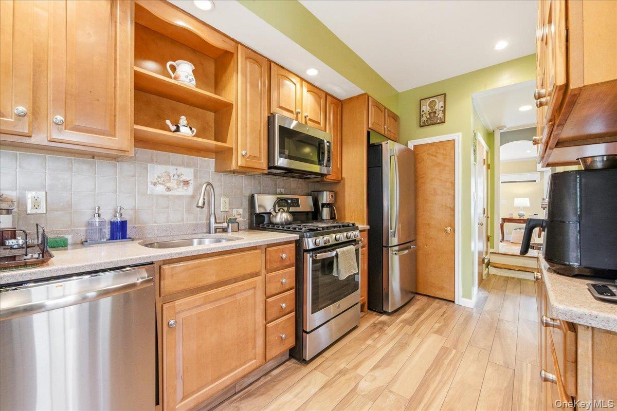 Single Family 67th Road Queens, NY 11374, MLS-1033434-17