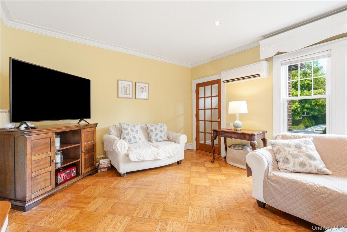 Single Family 67th Road Queens, NY 11374, MLS-1033434-4