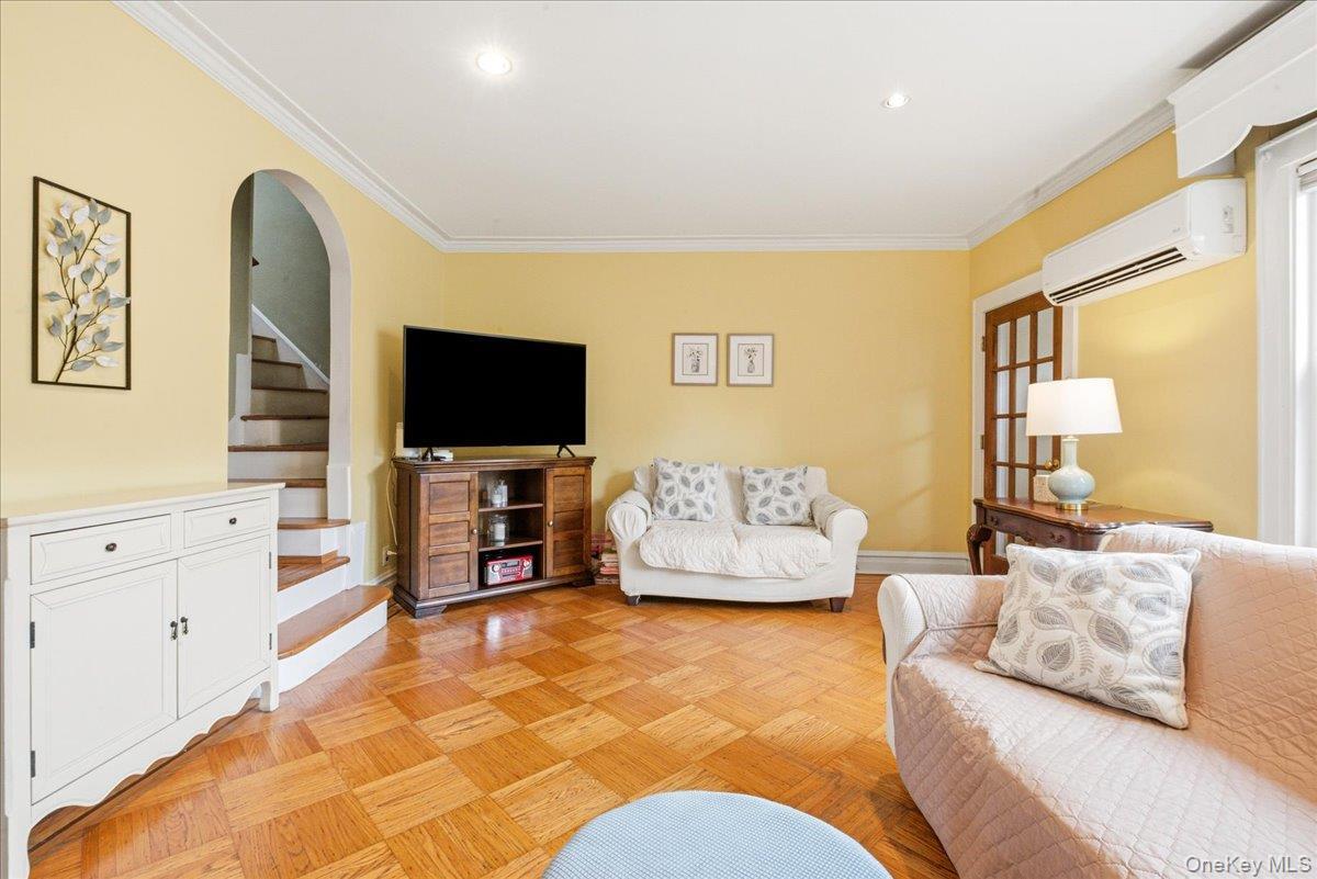 Single Family 67th Road Queens, NY 11374, MLS-1033434-5