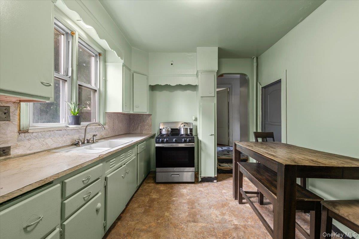 Single Family E 219th Street Bronx, NY 10467, MLS-1033439-10