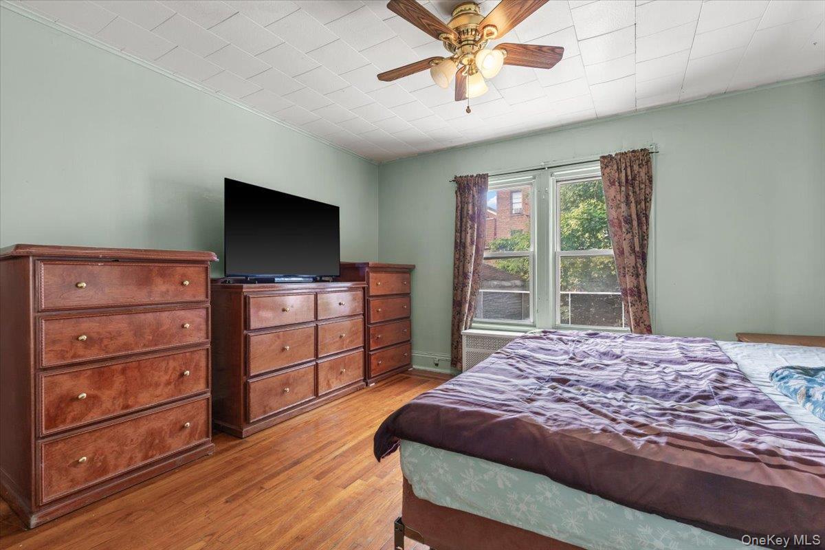 Single Family E 219th Street Bronx, NY 10467, MLS-1033439-11