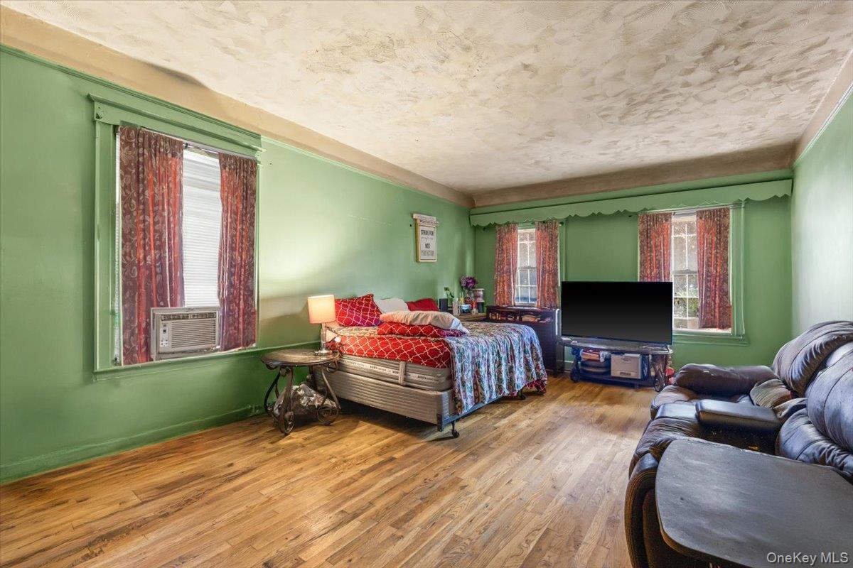 Single Family E 219th Street Bronx, NY 10467, MLS-1033439-16