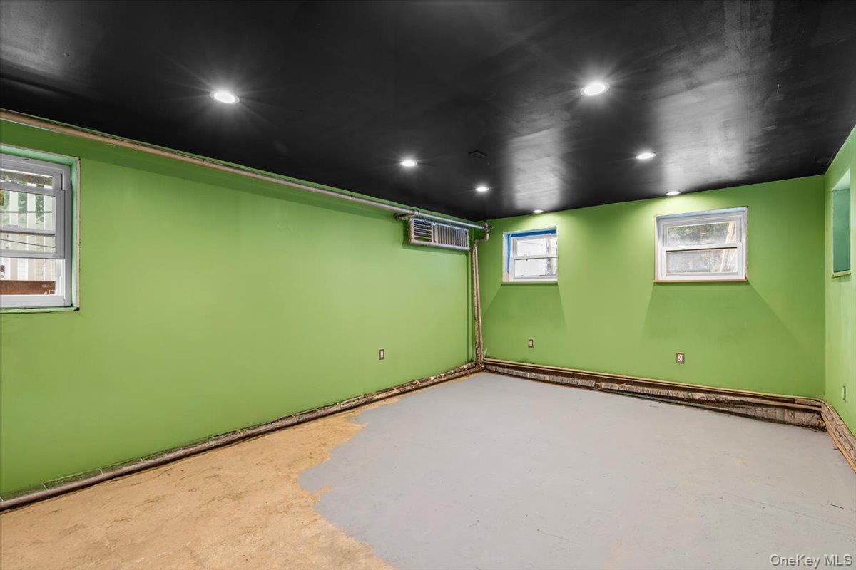 Single Family E 219th Street Bronx, NY 10467, MLS-1033439-19