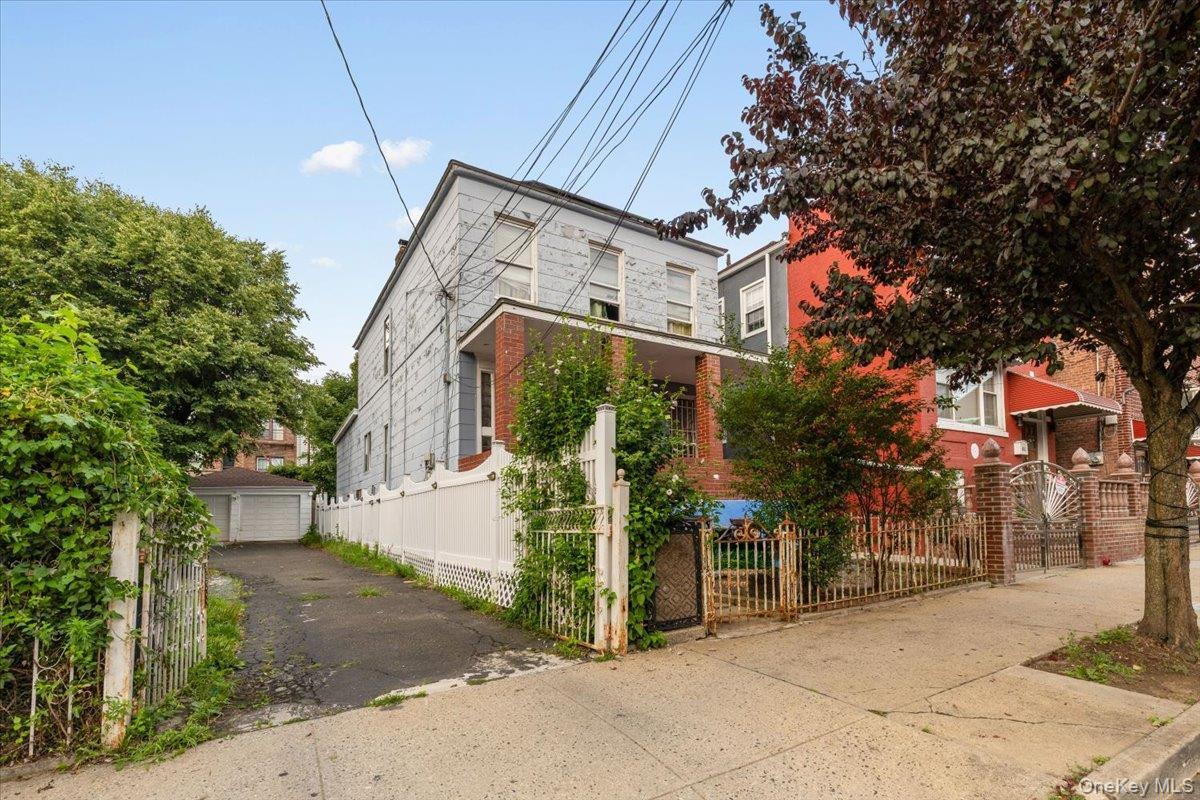 Single Family E 219th Street Bronx, NY 10467, MLS-1033439-2
