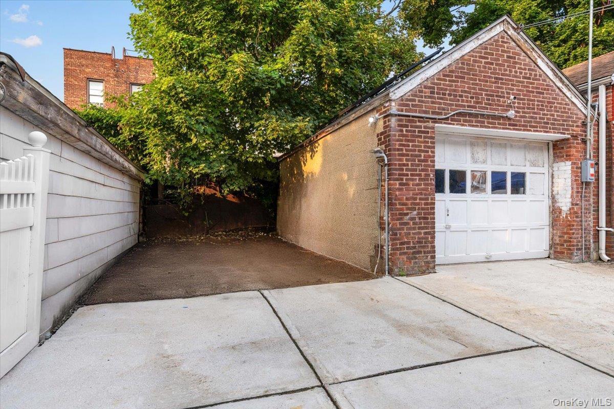 Single Family E 219th Street Bronx, NY 10467, MLS-1033439-24