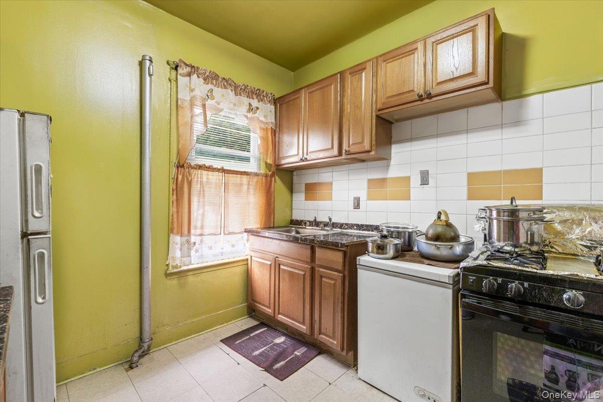Single Family E 219th Street Bronx, NY 10467, MLS-1033439-4