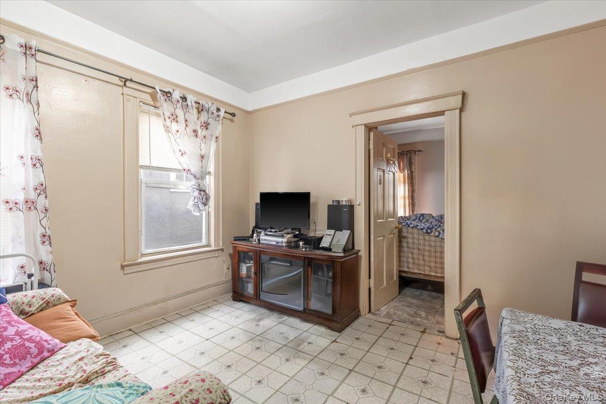 Single Family E 219th Street Bronx, NY 10467, MLS-1033439-5