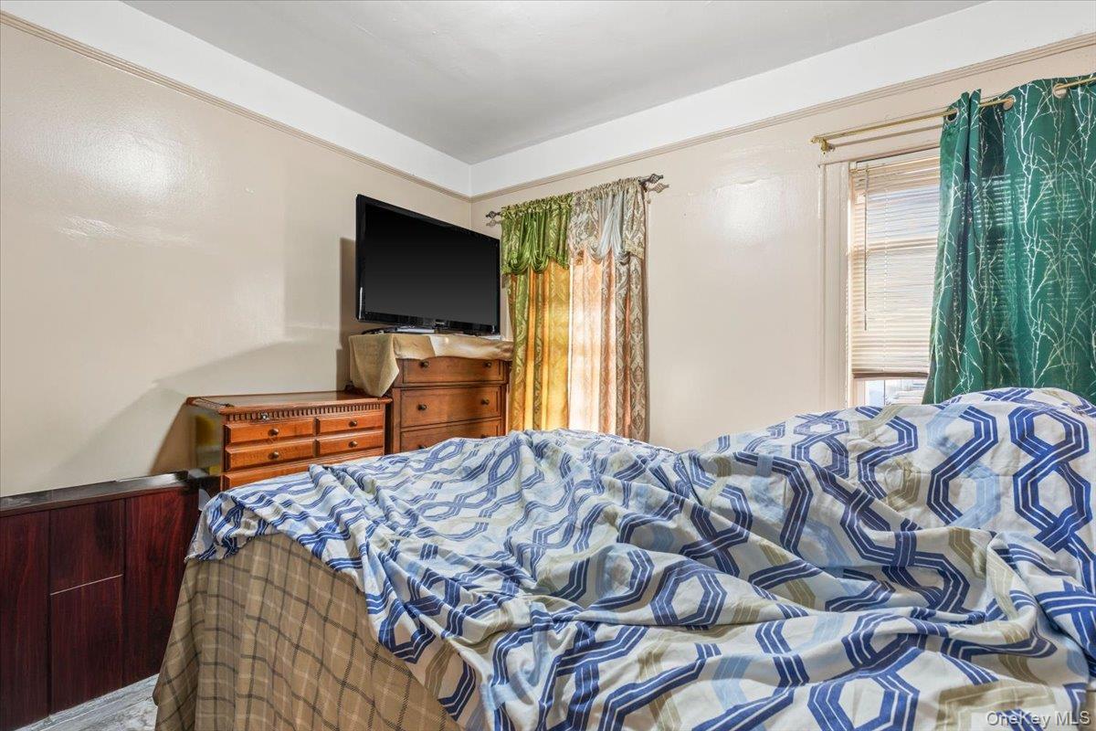 Single Family E 219th Street Bronx, NY 10467, MLS-1033439-7