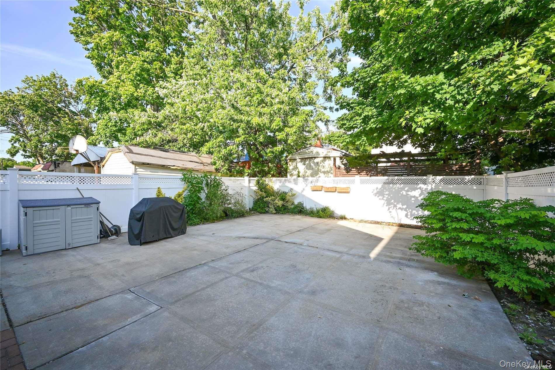 Single Family 233rd Street Queens, NY 11422, MLS-1033453-25