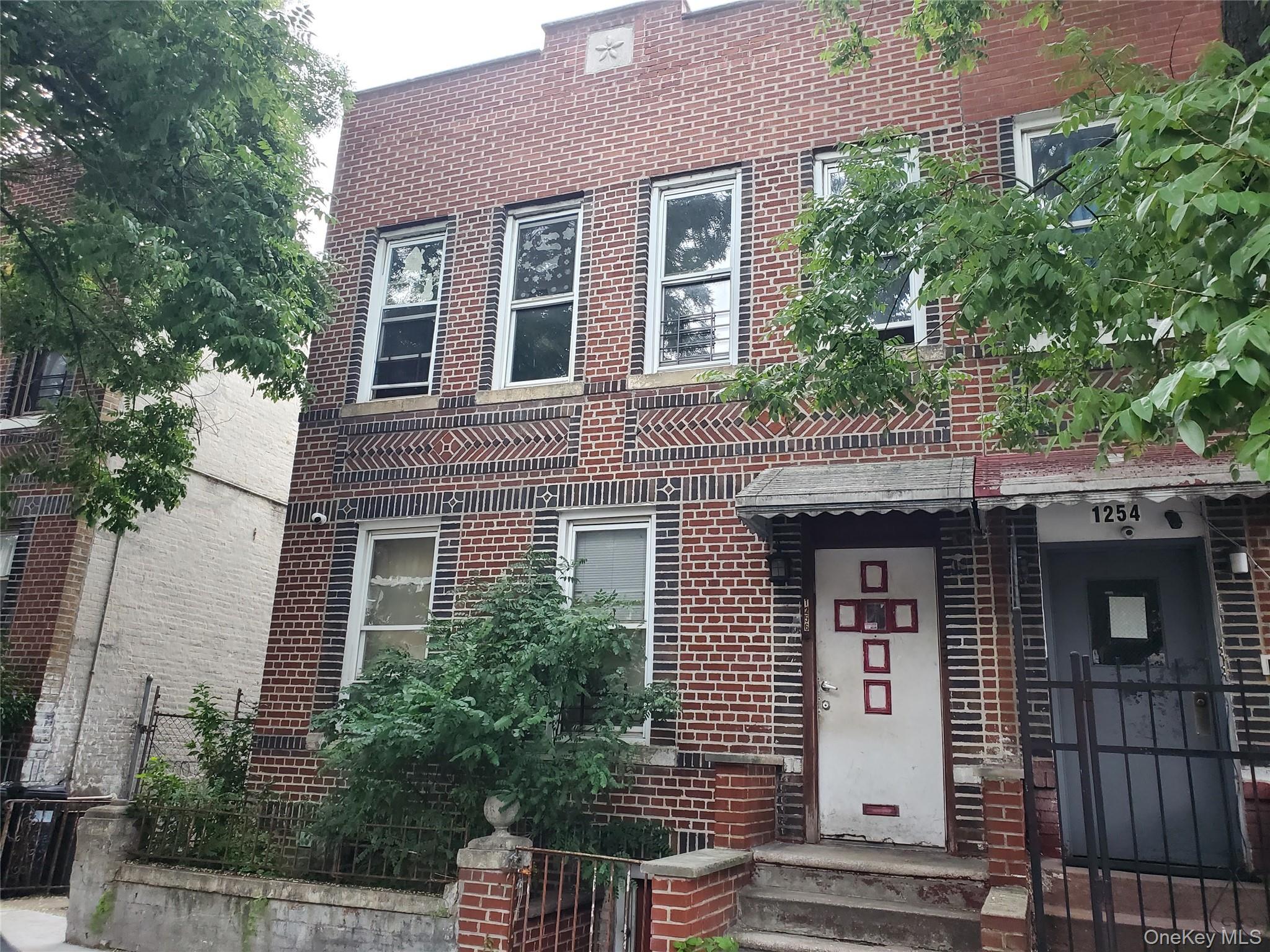 Single Family Noble Avenue  Bronx, NY 10472, MLS-1033470-2