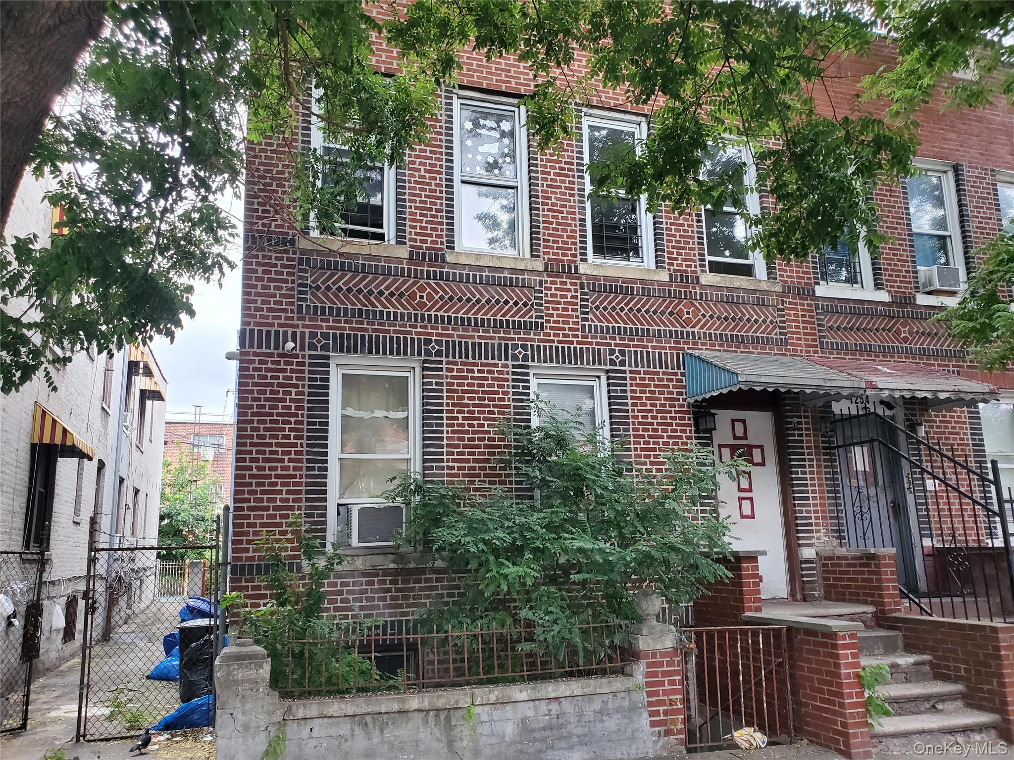 Single Family Noble Avenue  Bronx, NY 10472, MLS-1033470-3