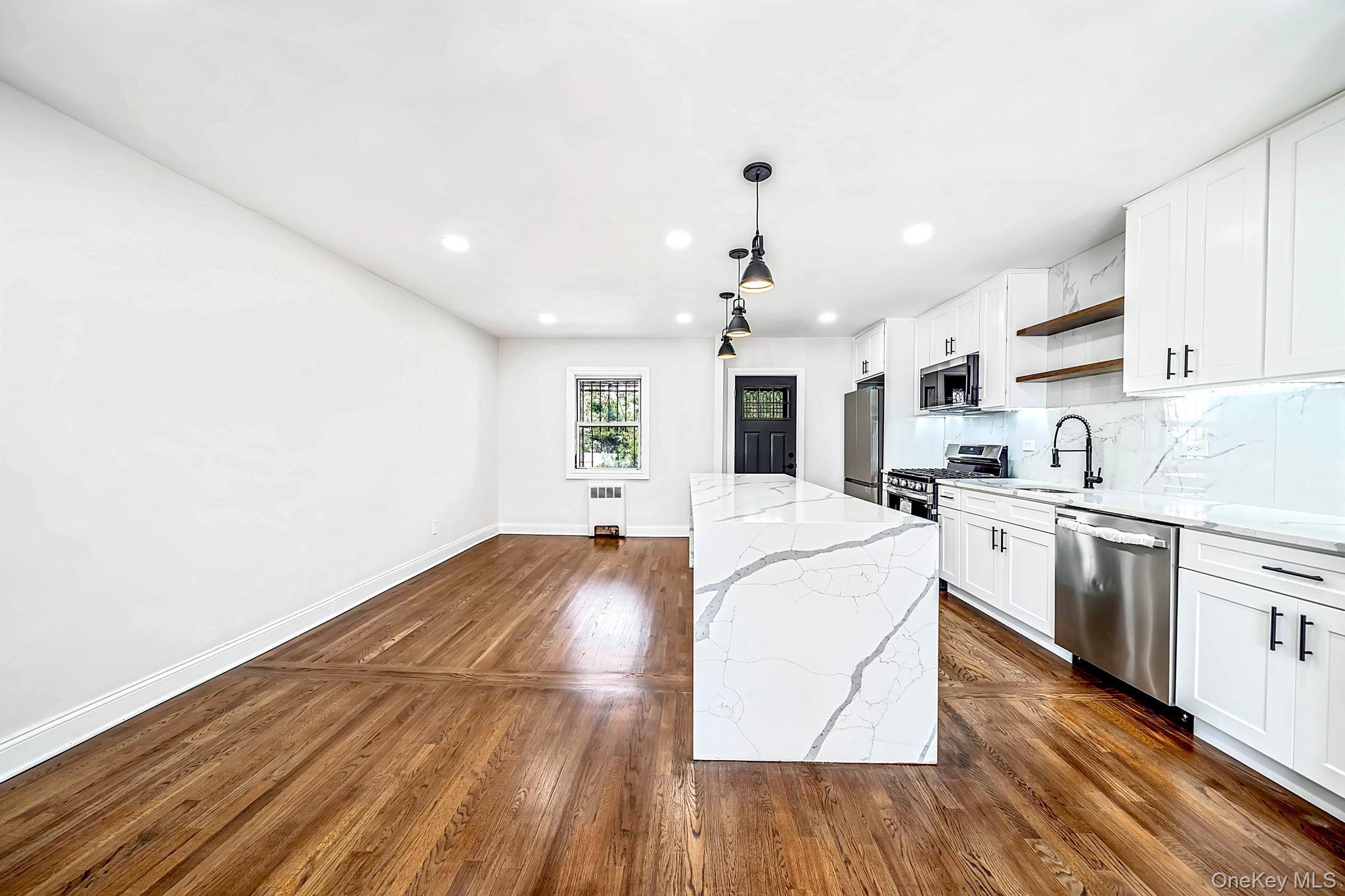 Single Family Paulding Avenue Bronx, NY 10466, MLS-1033479-18